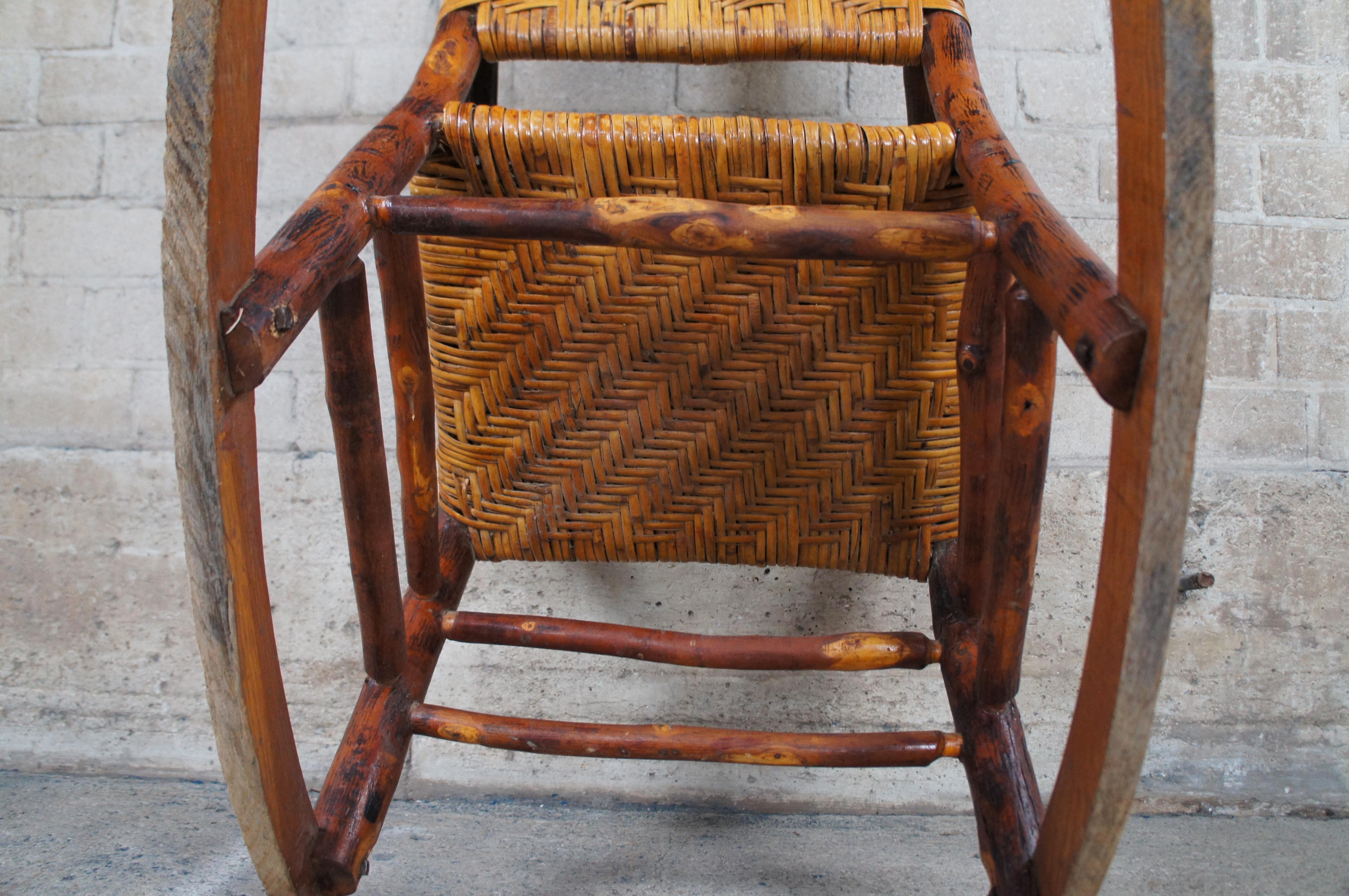 Chaise à bascule Adirondack Rocker, ancienne et fabriquée à la main, en rotin pacanier tissé en vente 7