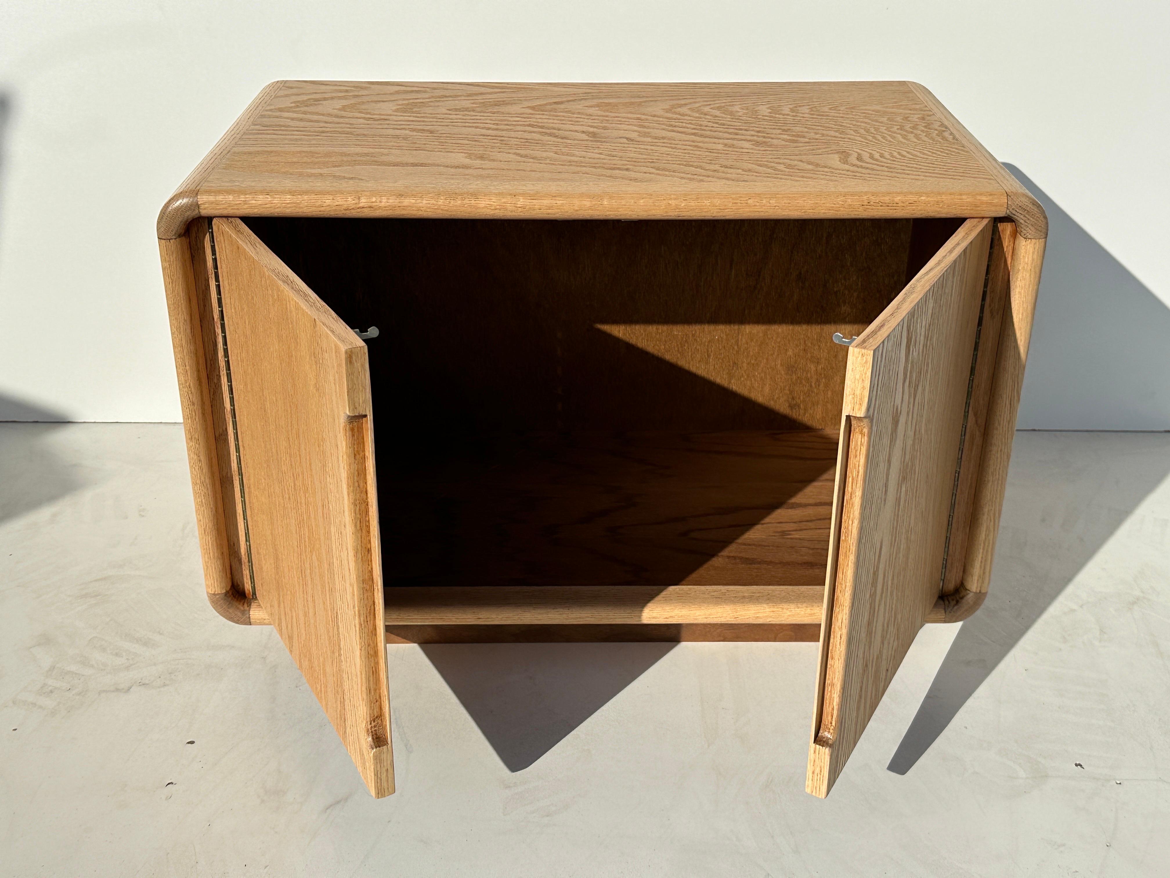 Table de nuit Primitive Organic Oak Cabinet  en vente 5