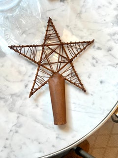 Corona de árbol de Navidad con estrella primitiva patinada hecha a mano