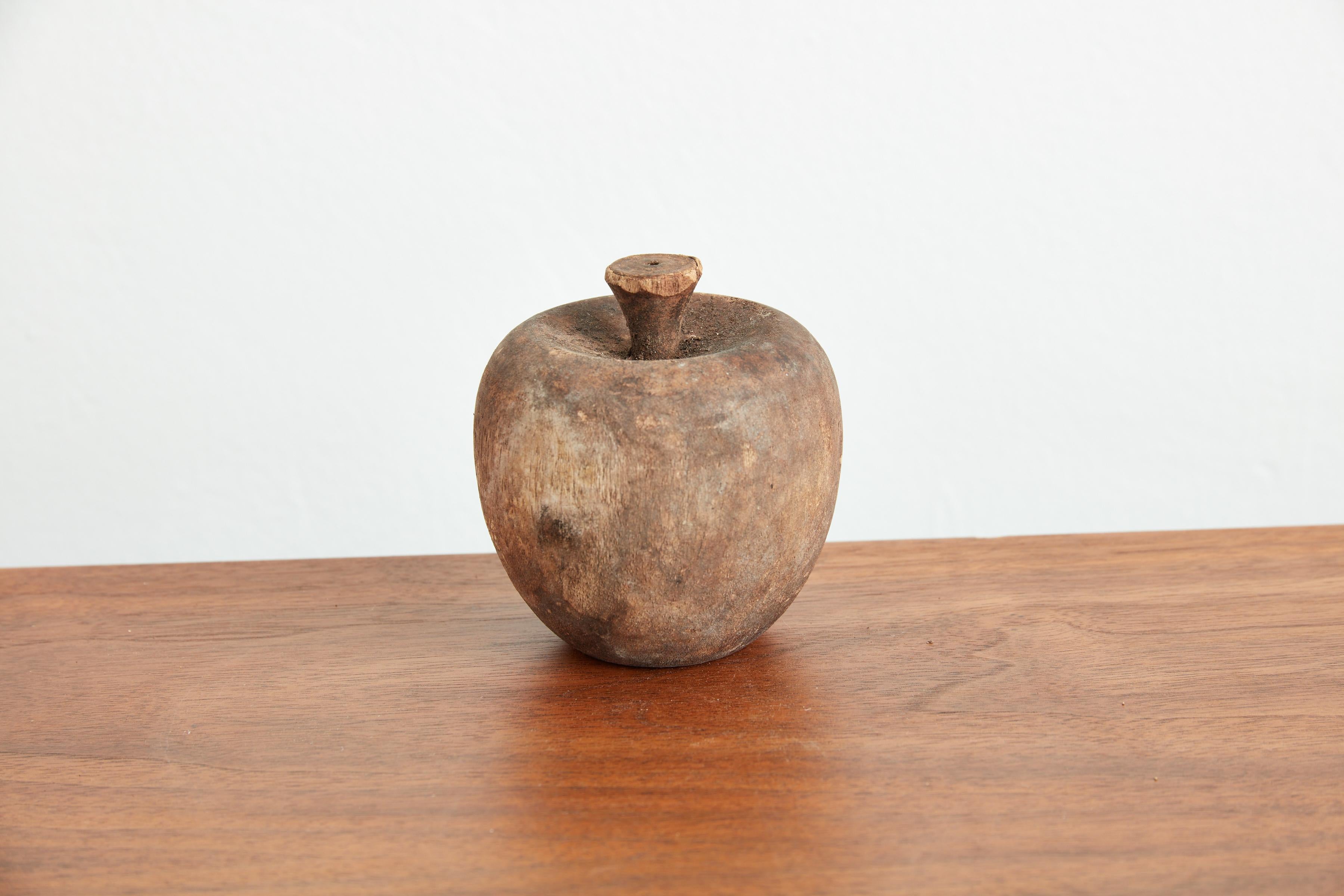 Primitive Petite Apple Mold In Good Condition For Sale In Beverly Hills, CA