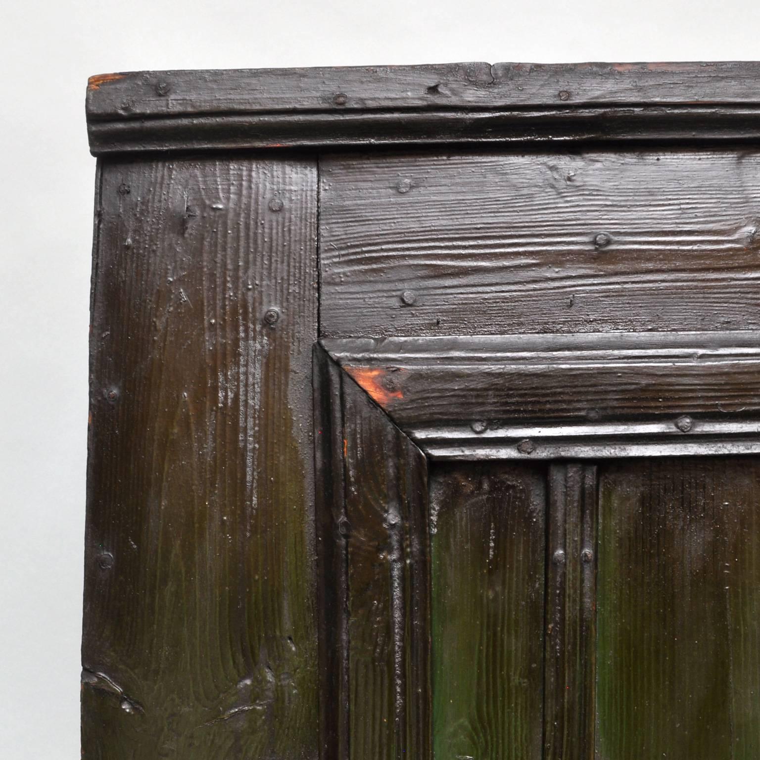 Primitive Pine Cabinet from Moldavia, 1830s In Distressed Condition For Sale In Amsterdam, Noord Holland