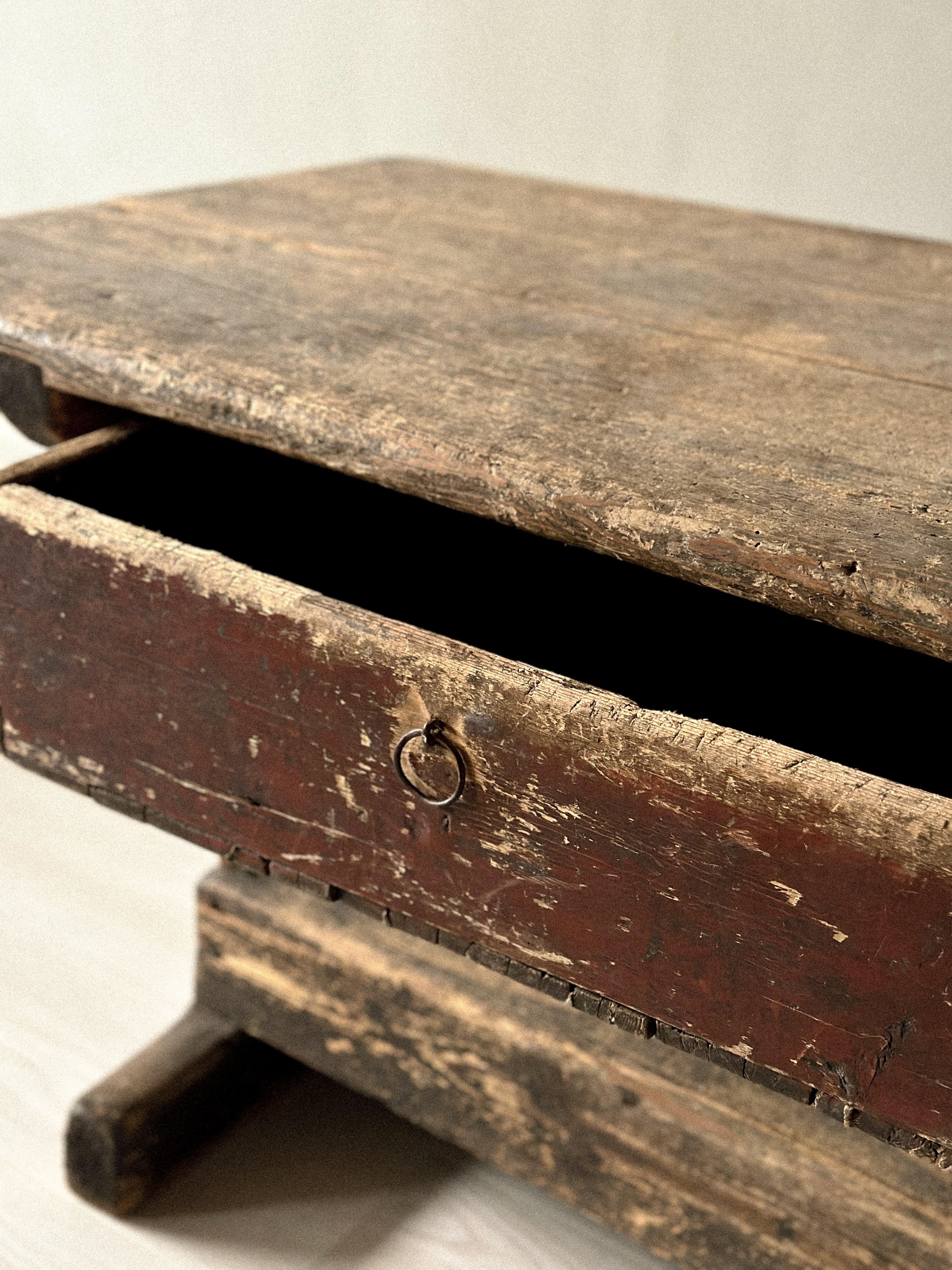 Primitive Pine Console Table with Drawer, Scandinavian Wabi Sabi, c. 1800s In Good Condition For Sale In Hønefoss, 30
