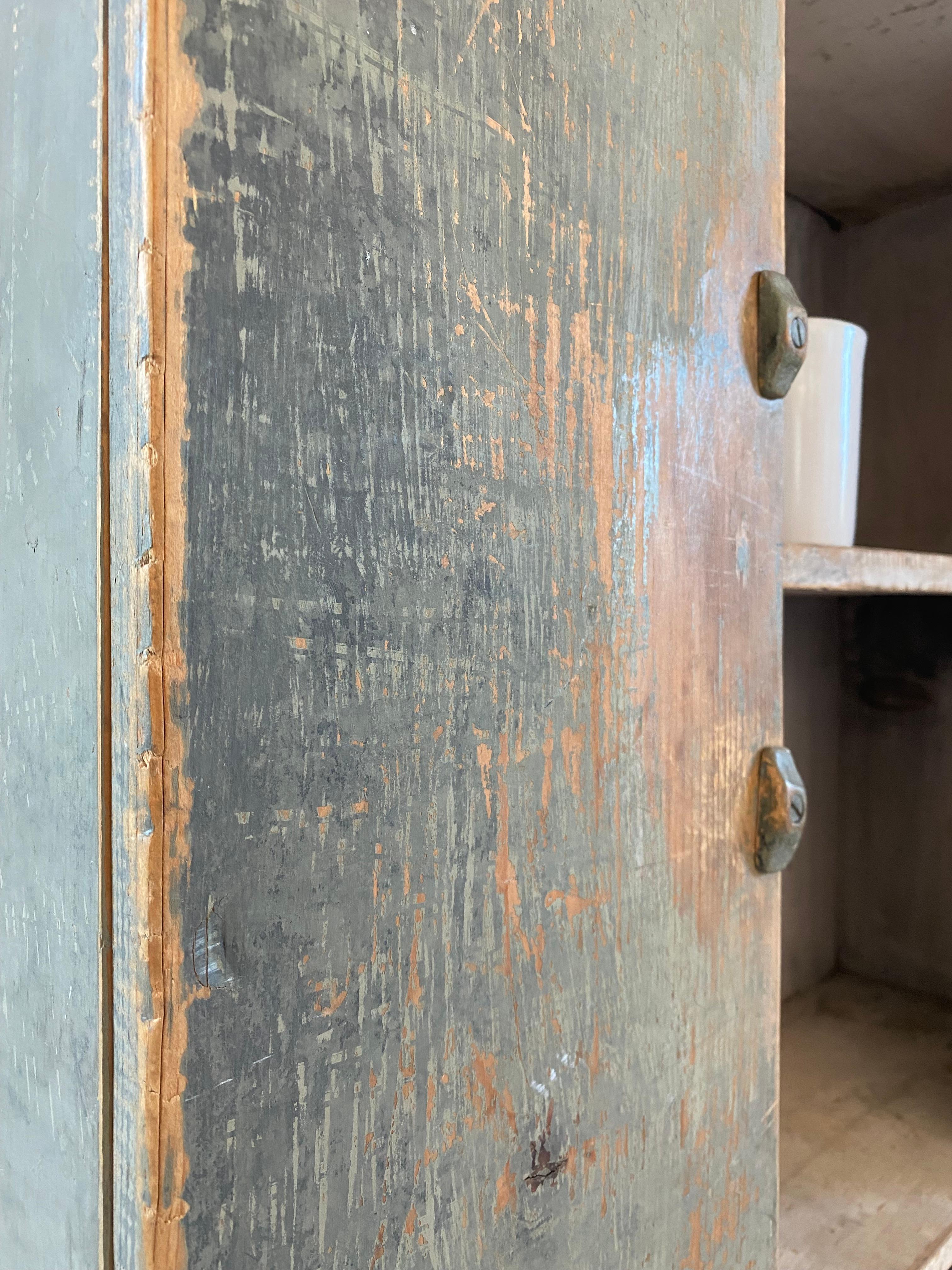 Armadio camino primitivo in pino sottile in vendita 5