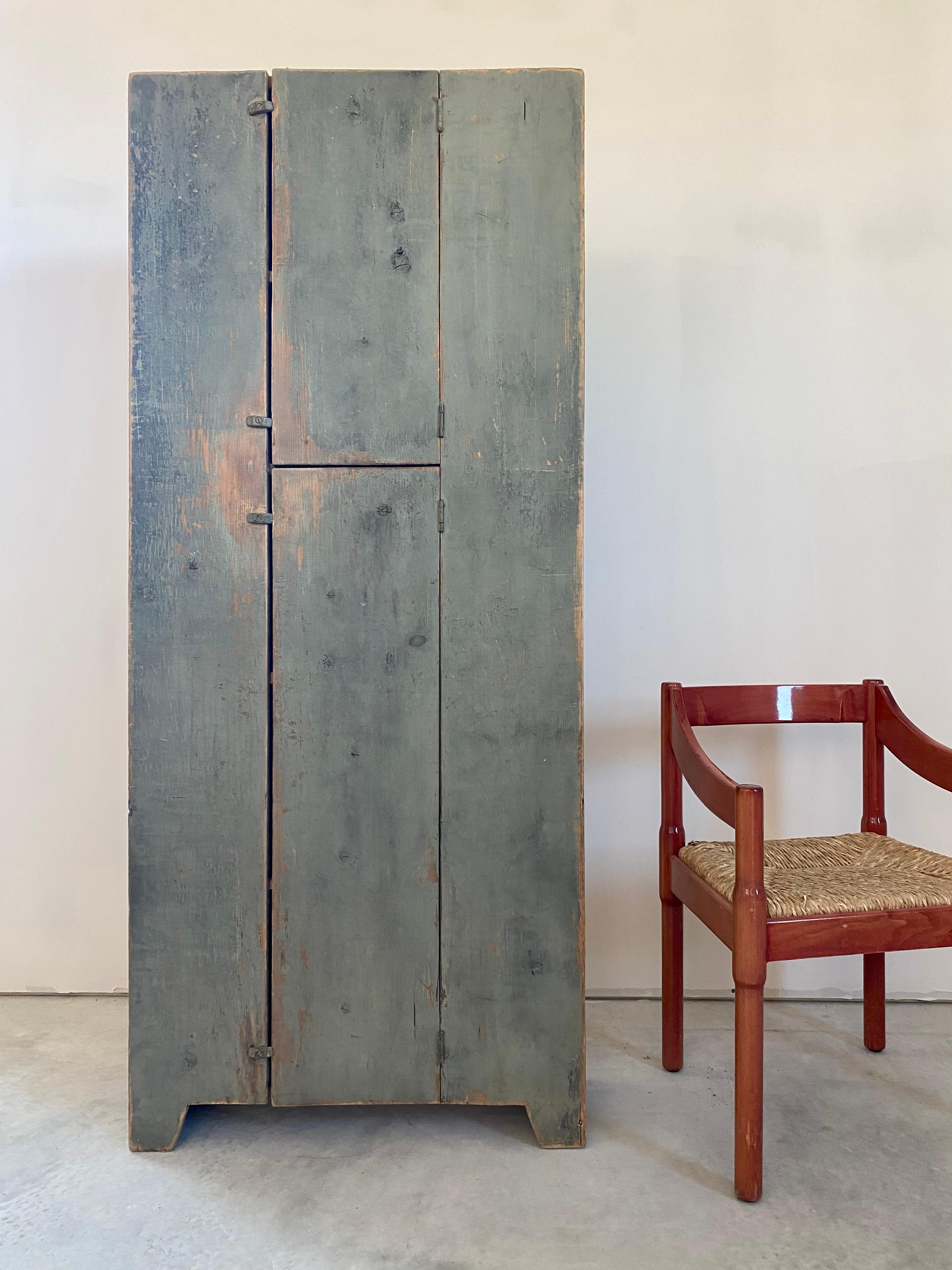 Armadio camino primitivo in pino sottile in vendita 9