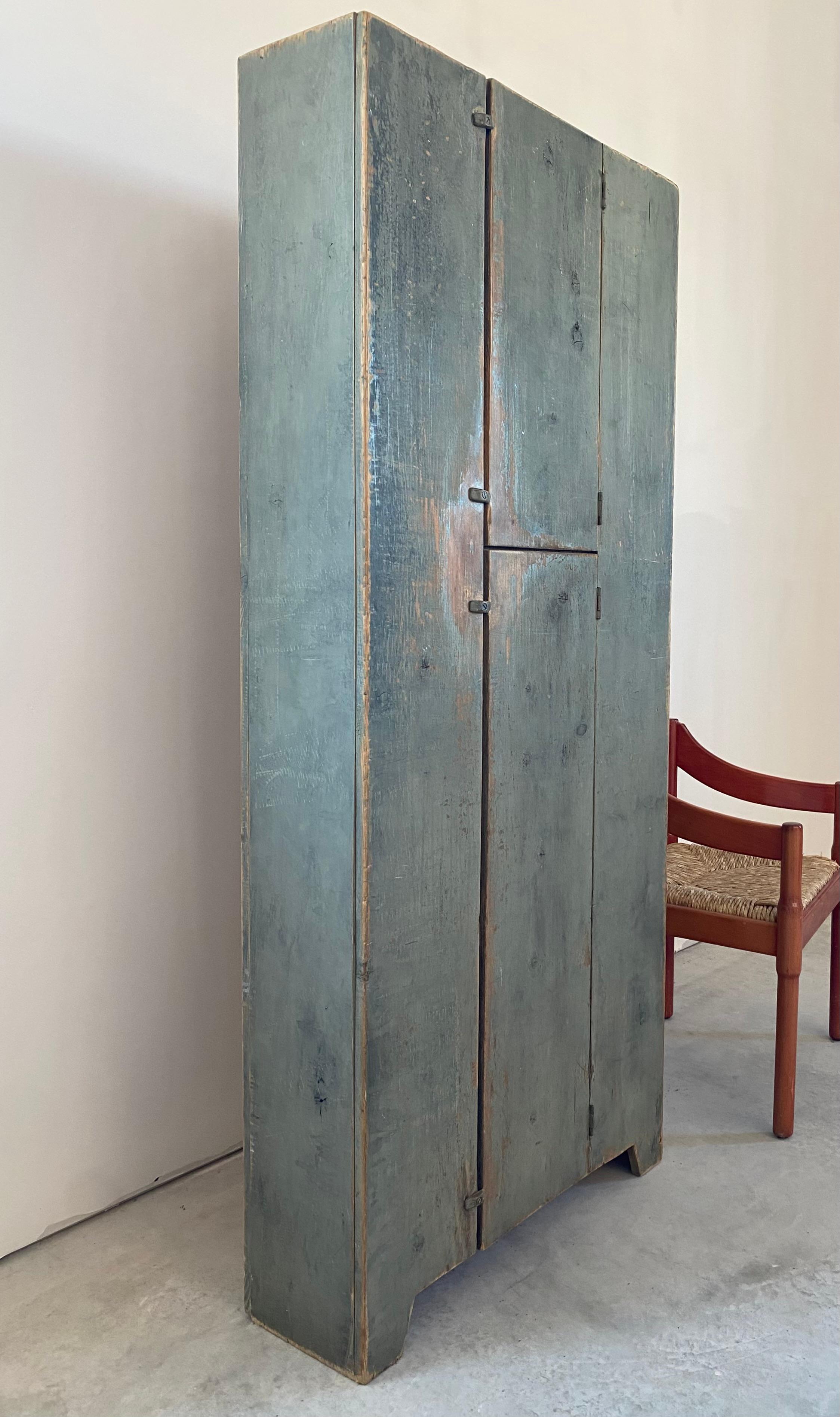 Armadio camino primitivo in pino sottile in vendita 10