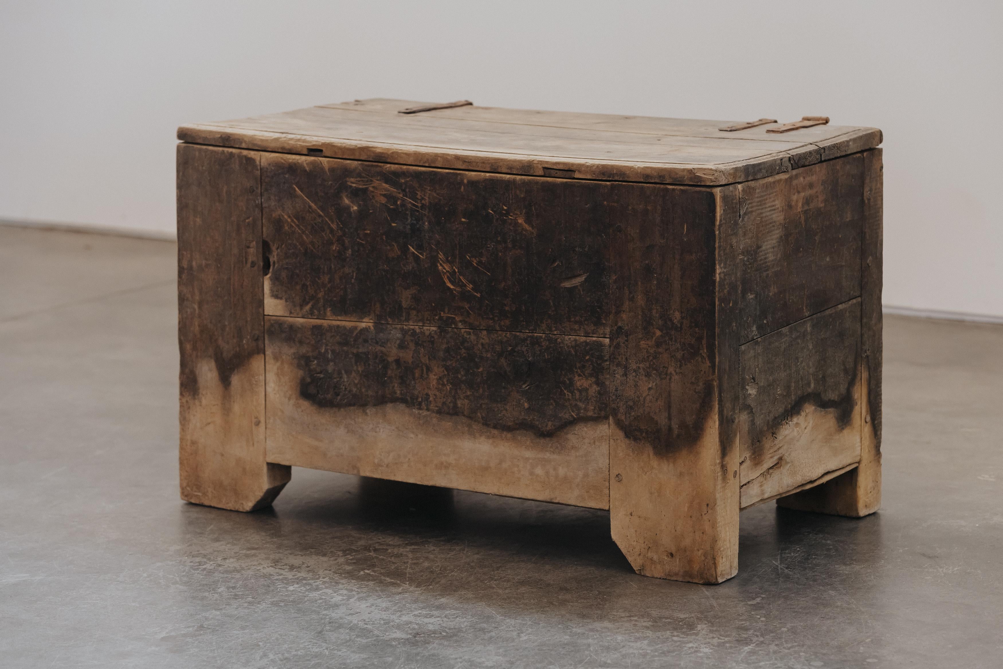 European Primitive Pine Trunk From Italy, Circa 1800 For Sale