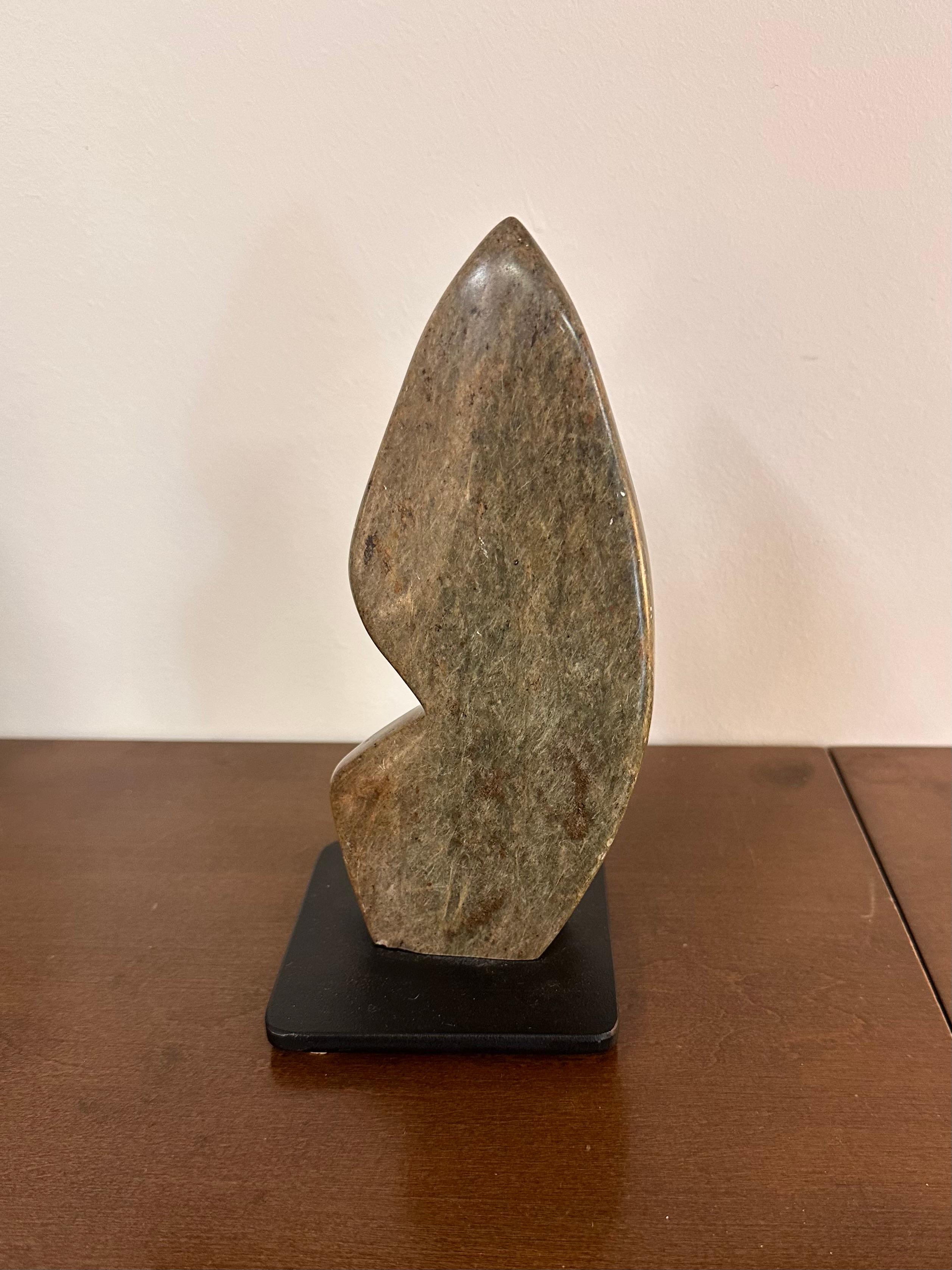 Lucidato Scultura primitiva in pietra di marmo lucidato in vendita
