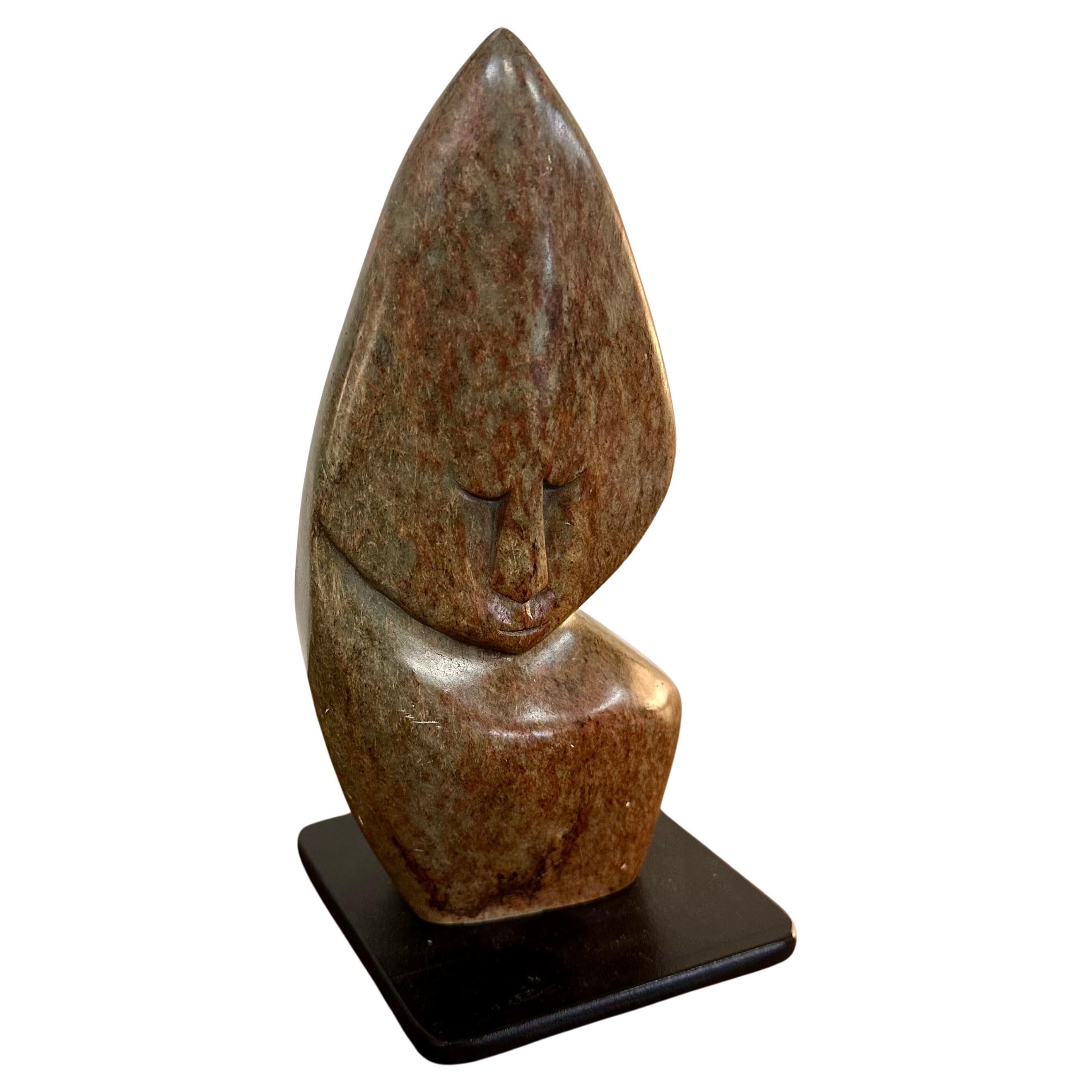 Primitive polierte Marmorstein-Skulptur