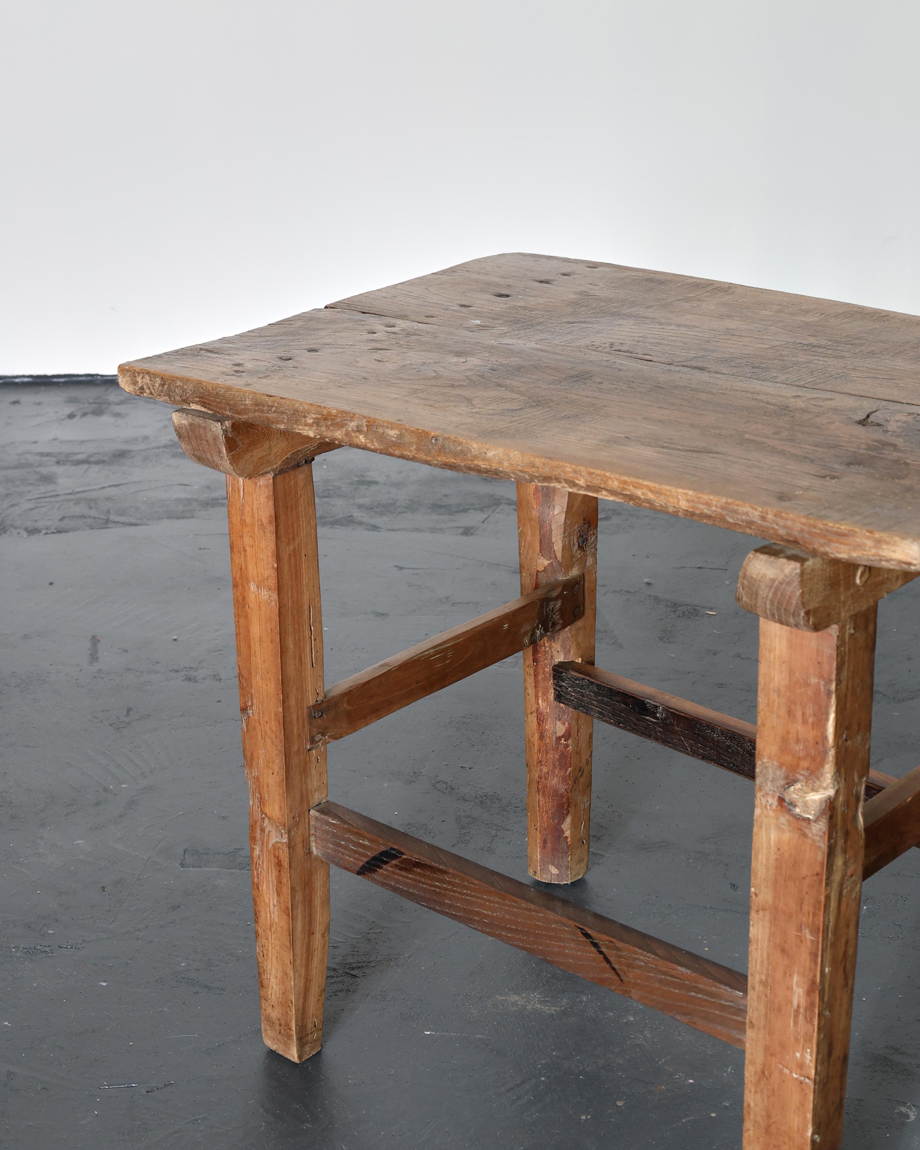 Elm Primitive Portuguese 19Th C. Side/Lamp Table For Sale