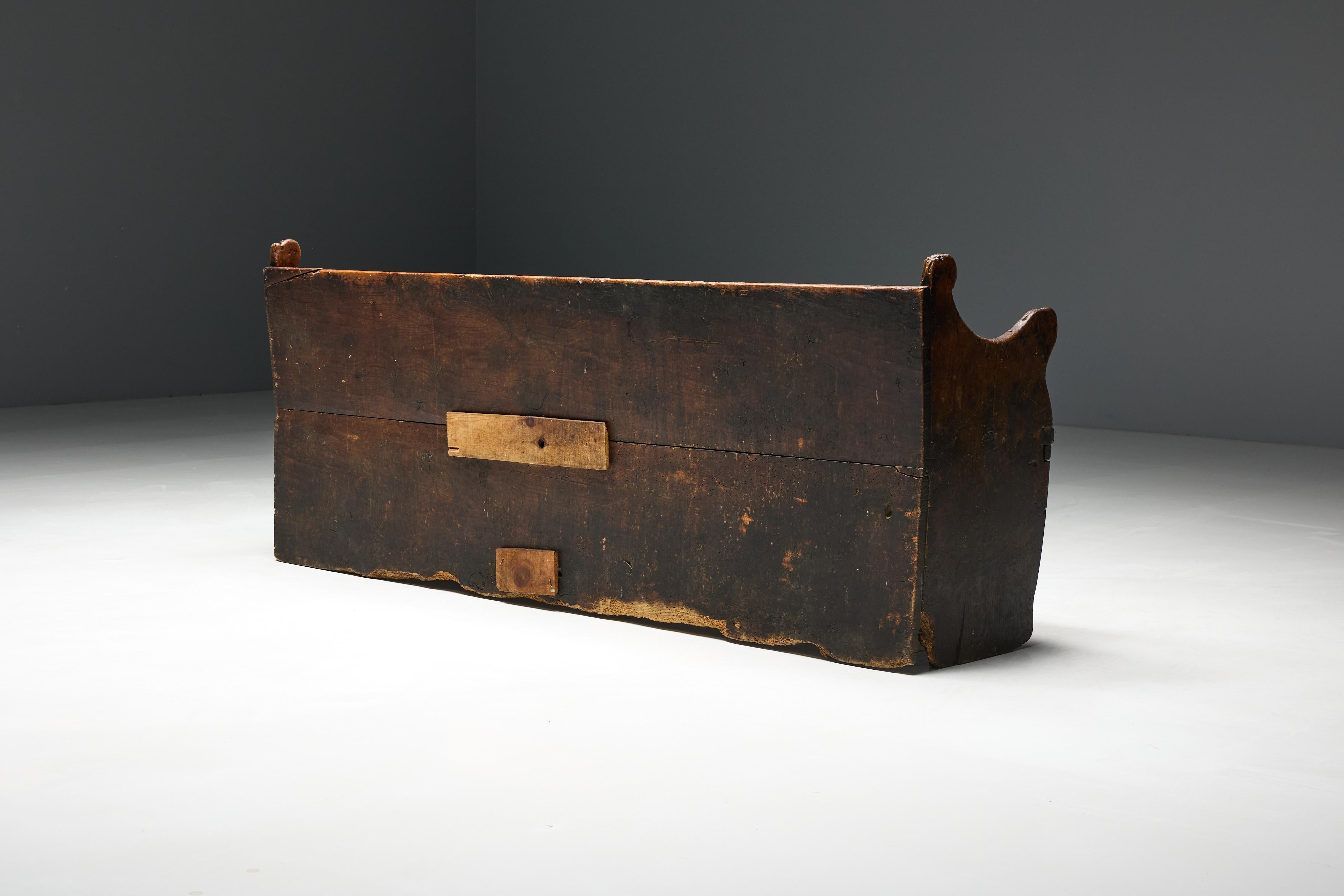 Banc primitif Pyrenean, France, 19e siècle en vente 4