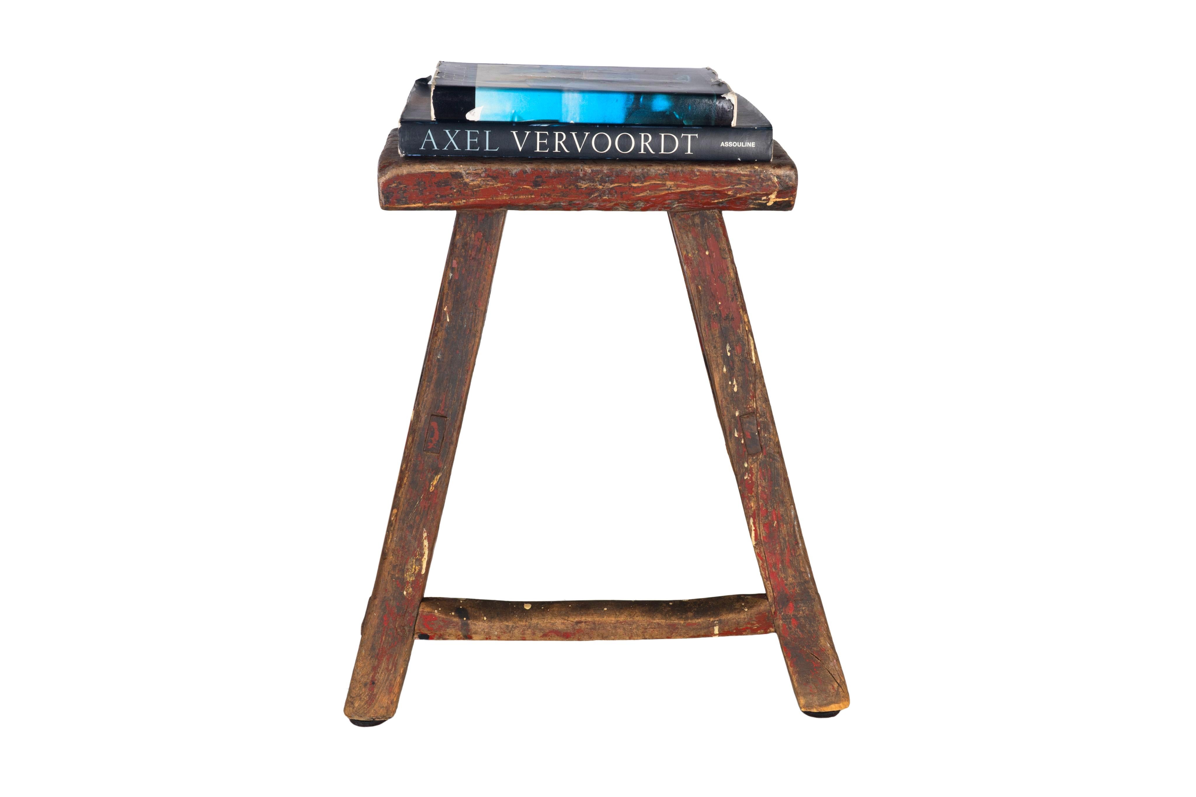 The Brendan Bass Estate Collection pays homage to the beauty of vintage and antique 
pieces, each artfully concealing endless stories collected through the generations in which they existed.  As an extension of Brendan Bass’s Le Monde collection,
