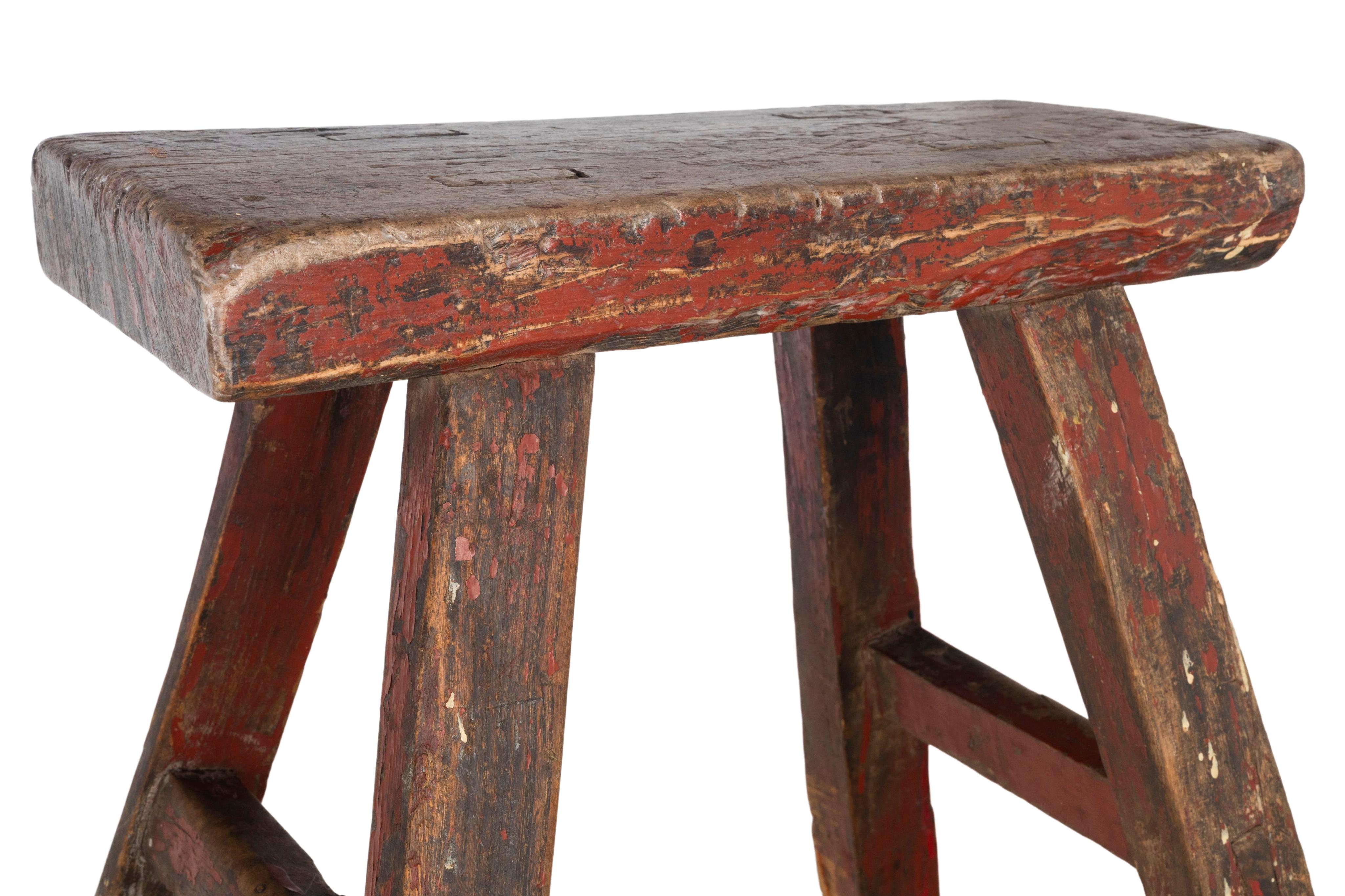 Primitive Red Stool with Slash Marks en Bueno estado para la venta en Dallas, TX
