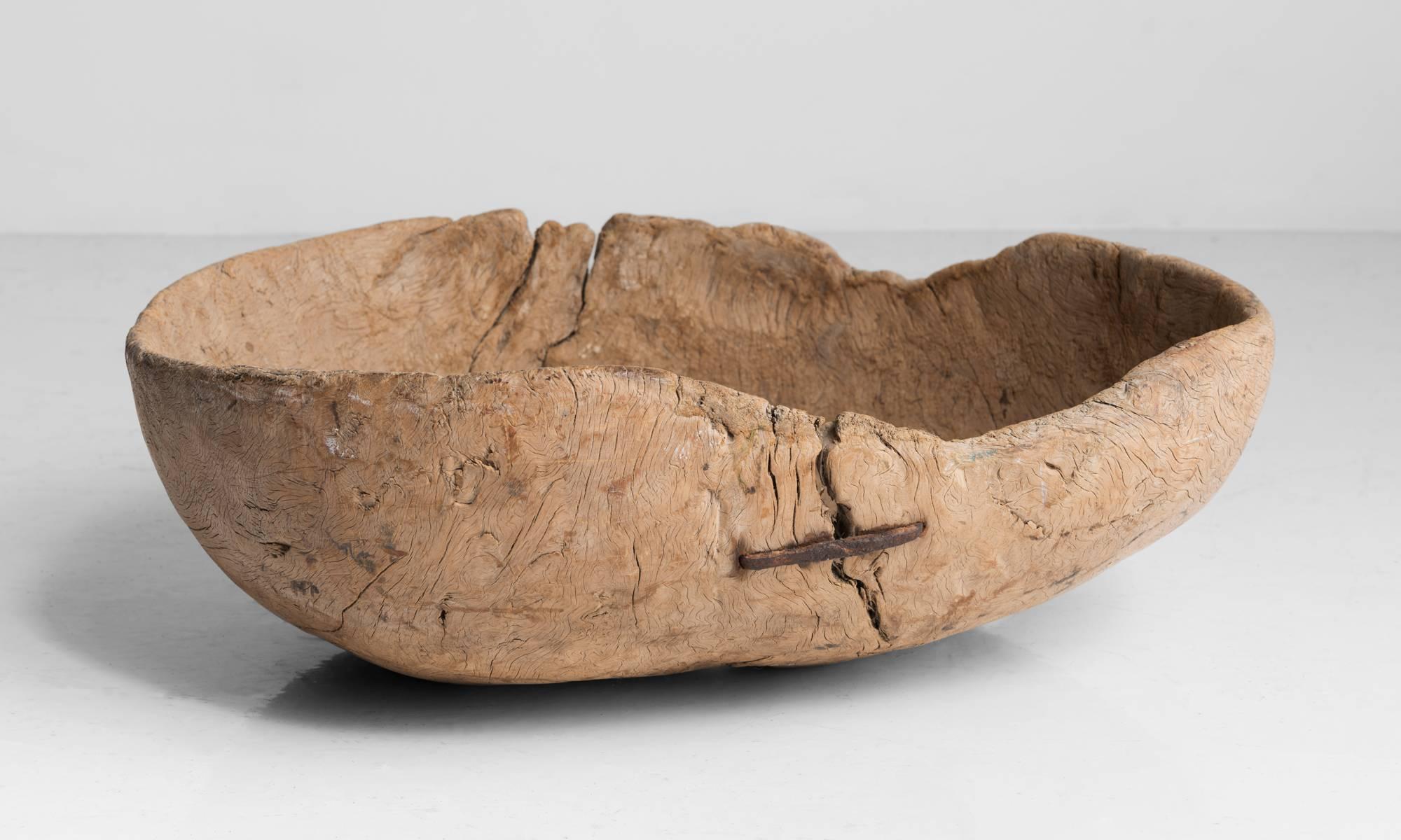 Primitive root bowl, Sweden, circa 1790.

Large sized root-wood bowl with primitive mending.

Measures: 20