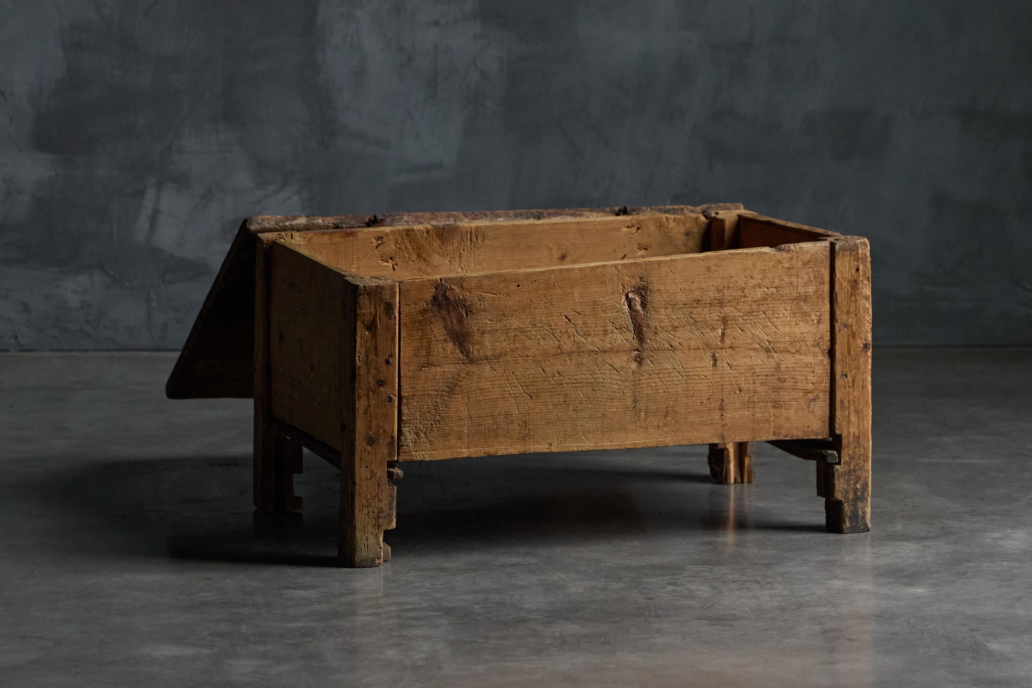 Rustikale ländliche Kommode, Frankreich, 19. Jahrhundert (Holz) im Angebot