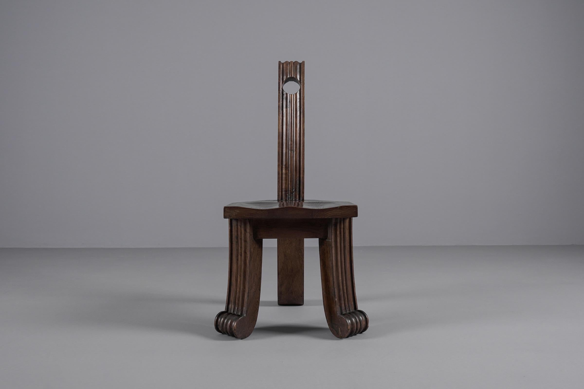 Solid sculptural wooden chair from the 1940s / 1950s. 

Seat height 35cm, total height 81cm, seat width 35cm, total width 42cm, seat depth 32cm, total depth 46cm.