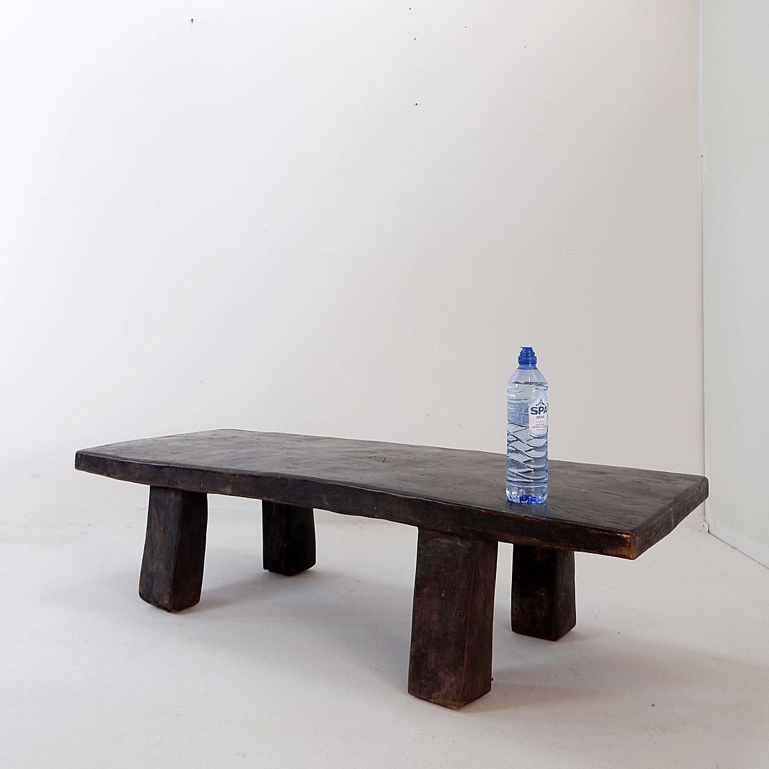 Mesa de centro o banco rústico primitivo brutalista - 20 en Bueno estado para la venta en Linkebeek, BE