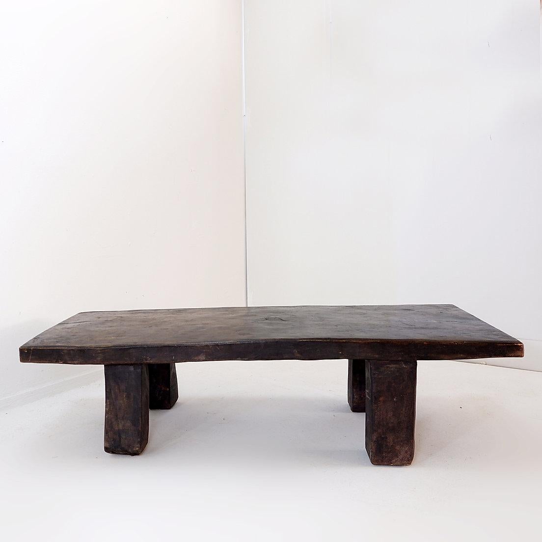 Mesa de centro o banco rústico primitivo brutalista - 20 Madera en venta