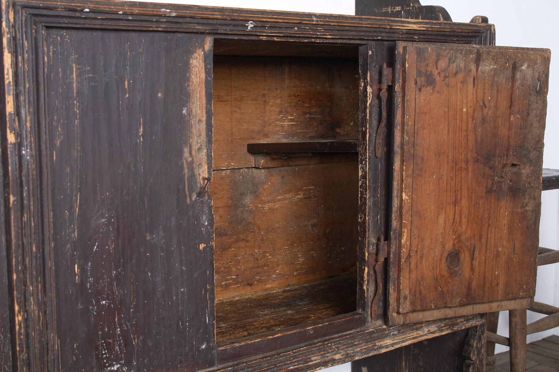 Primitive Rustic European Farmhouse Dresser Display Unit with Storage Shelves In Good Condition For Sale In Llanbrynmair, GB
