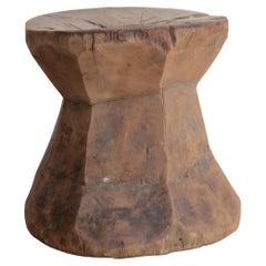 Ancienne table ou tabouret de Mortar rustique primitif indonésien
