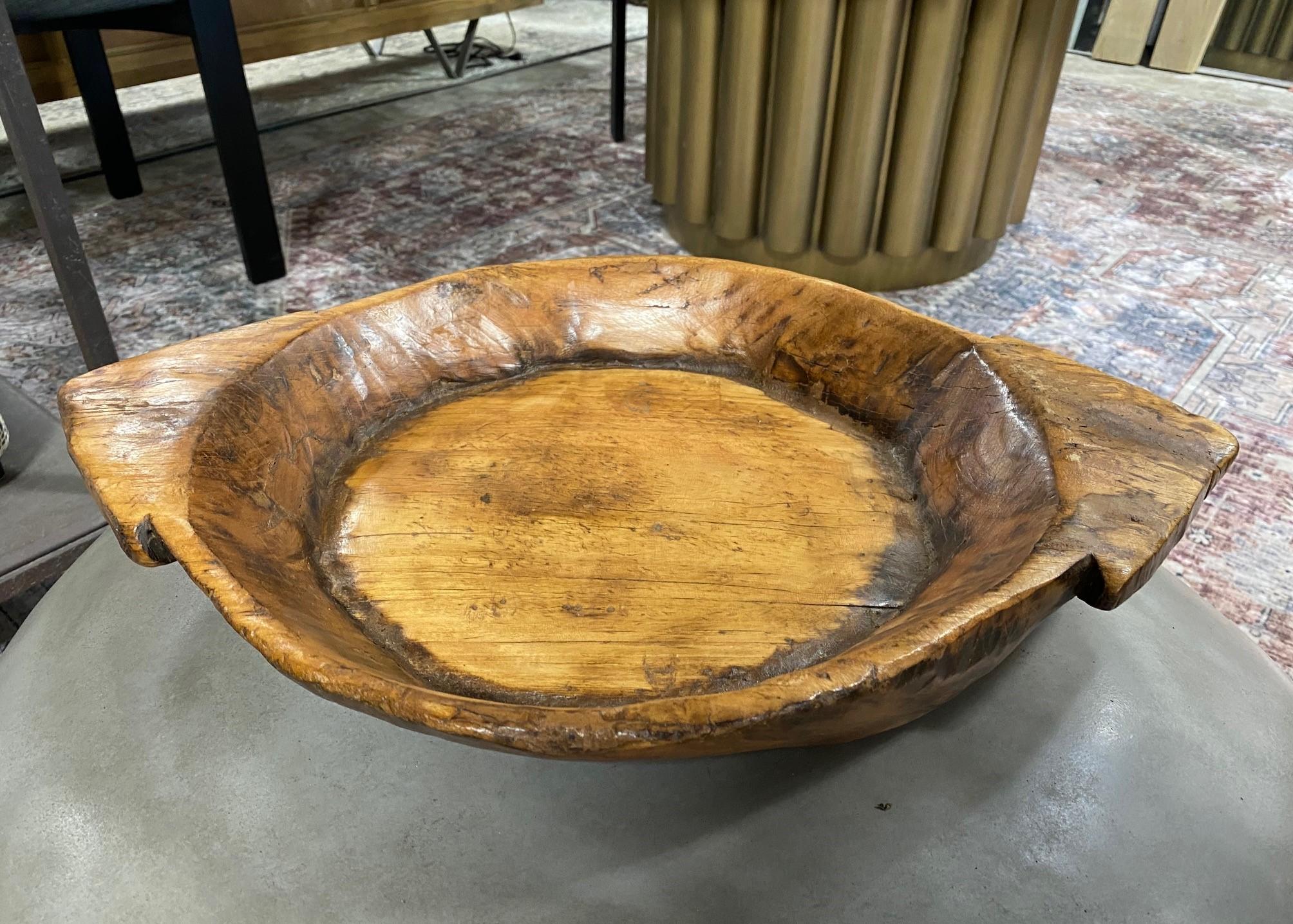 Folk Art Rustic Large Natural Organic Wood Carved Serving Bowl Pointed Handles, 1800s For Sale