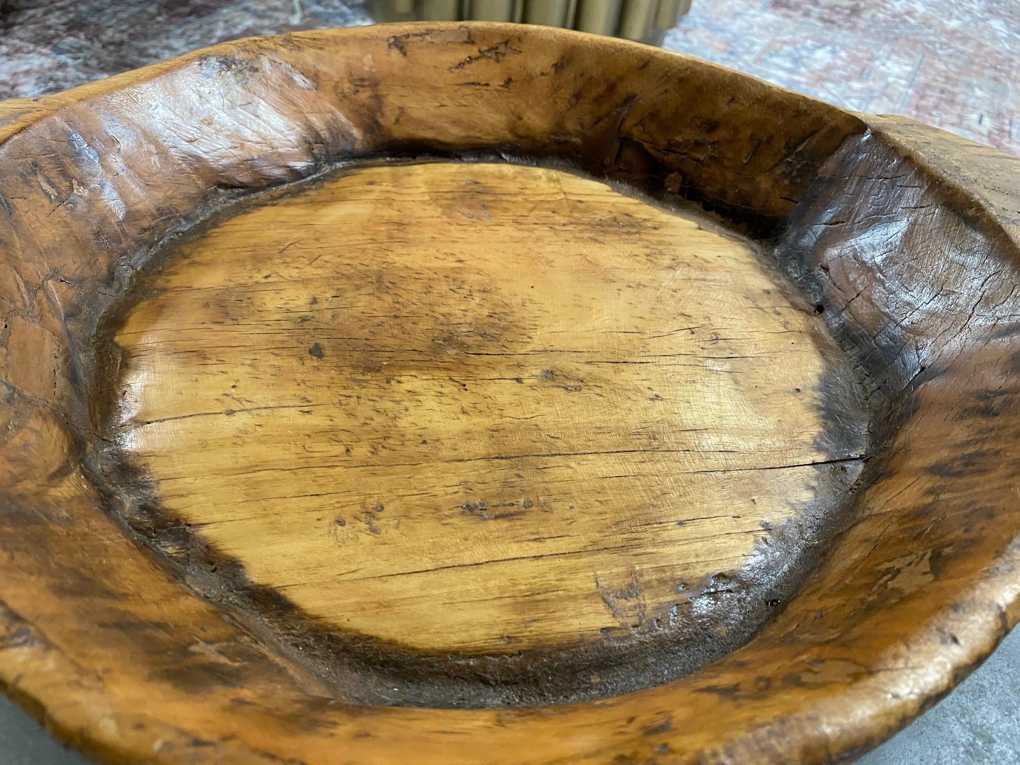 Rustic Large Natural Organic Wood Carved Serving Bowl Pointed Handles, 1800s For Sale 2