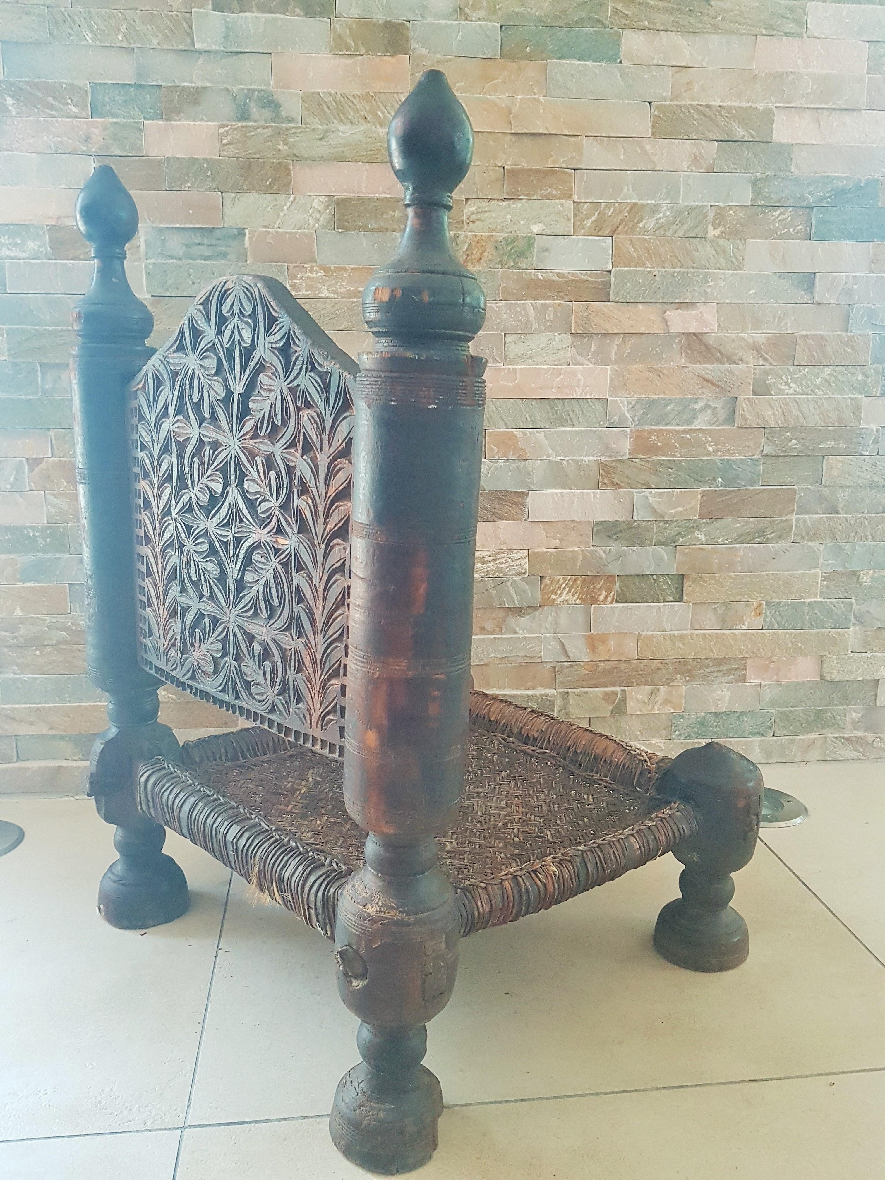 Tabouret de chaise minimaliste rustique primitif, Asie, XIXe siècle État moyen - En vente à Saarbruecken, DE