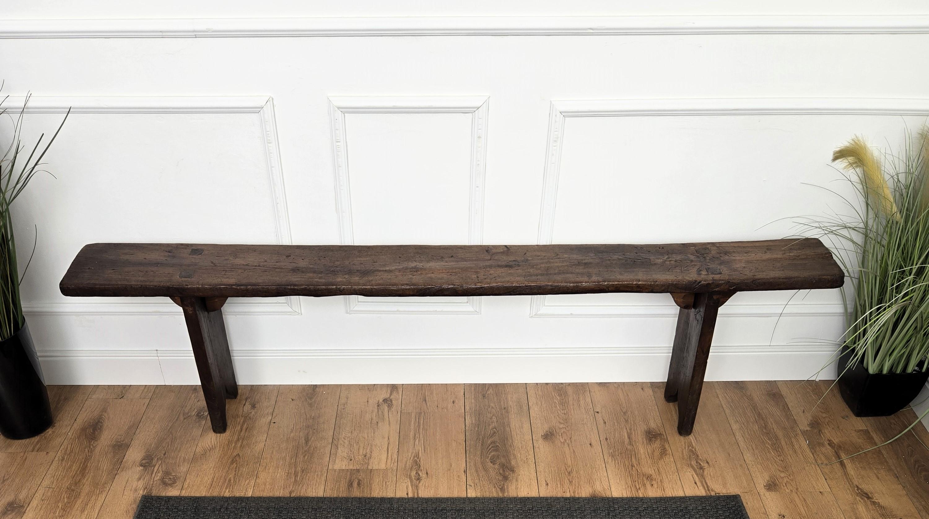Primitive Rustic Minimal Italian Antique Wooden Bench Side Table In Good Condition For Sale In Carimate, Como