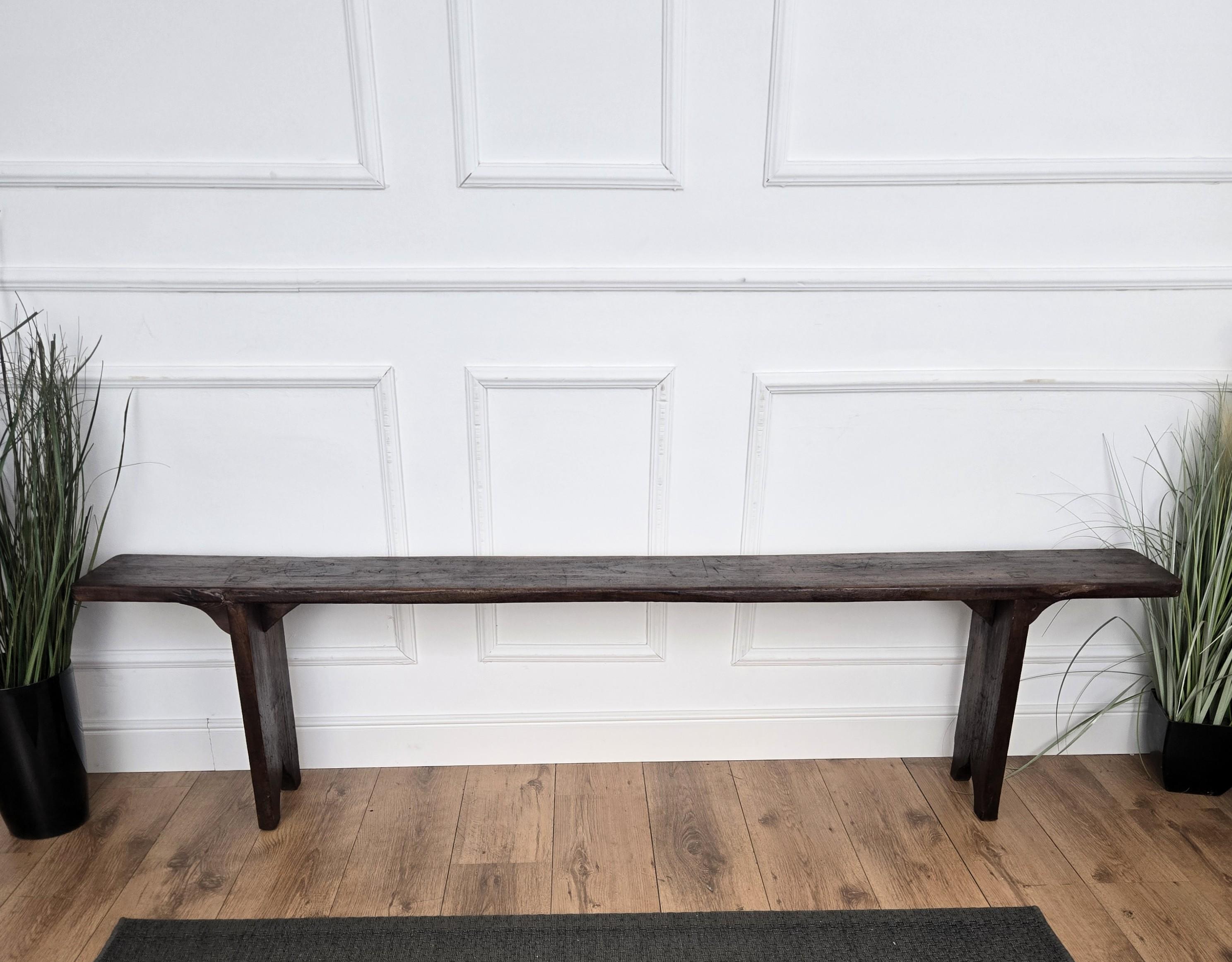 Primitivo Tavolino da banco in legno antico italiano primitivo rustico minimalista in vendita