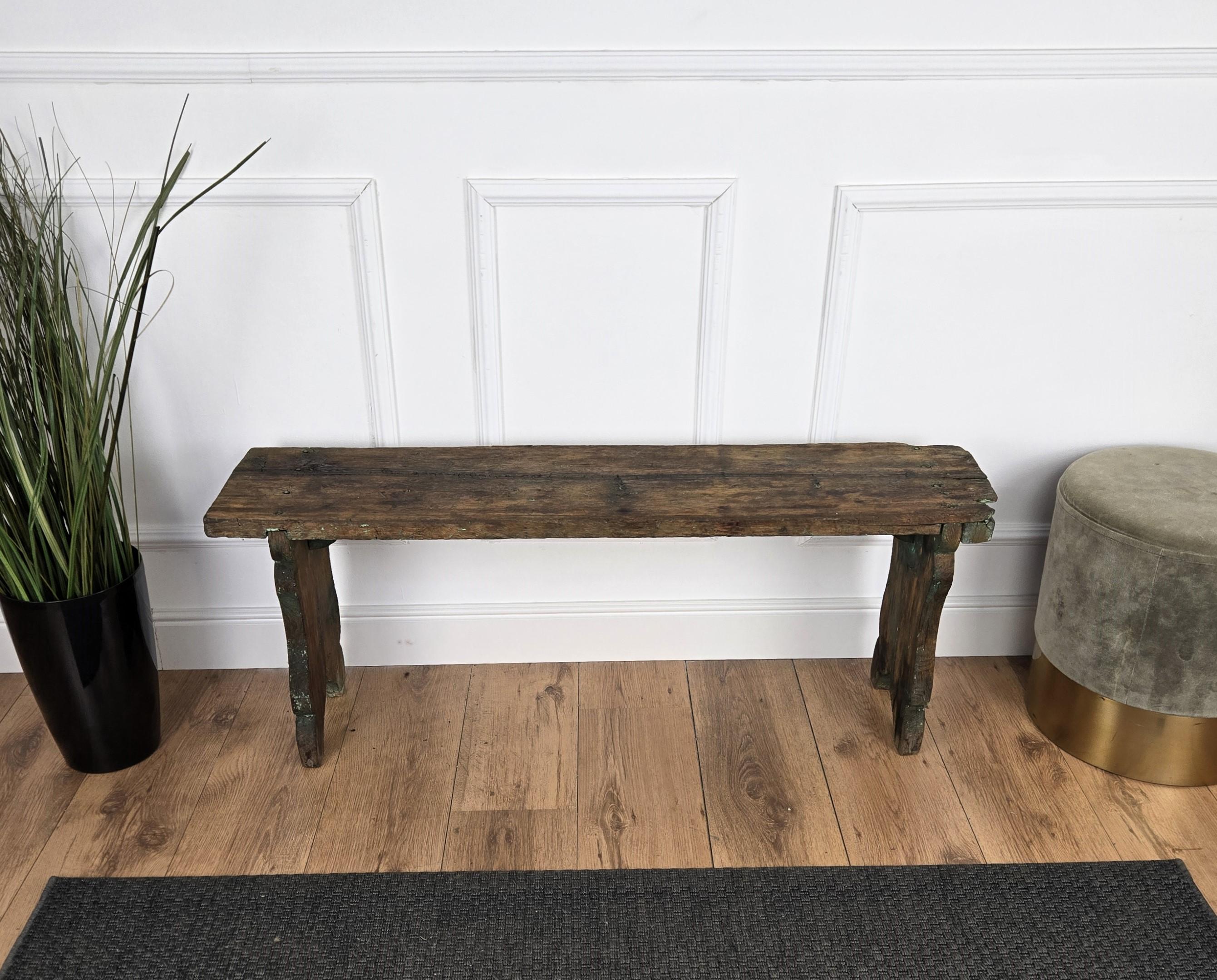 20ième siècle Table d'appoint en bois Primitive Rustique Minimale Italienne Midcentury Banc Tabouret en vente