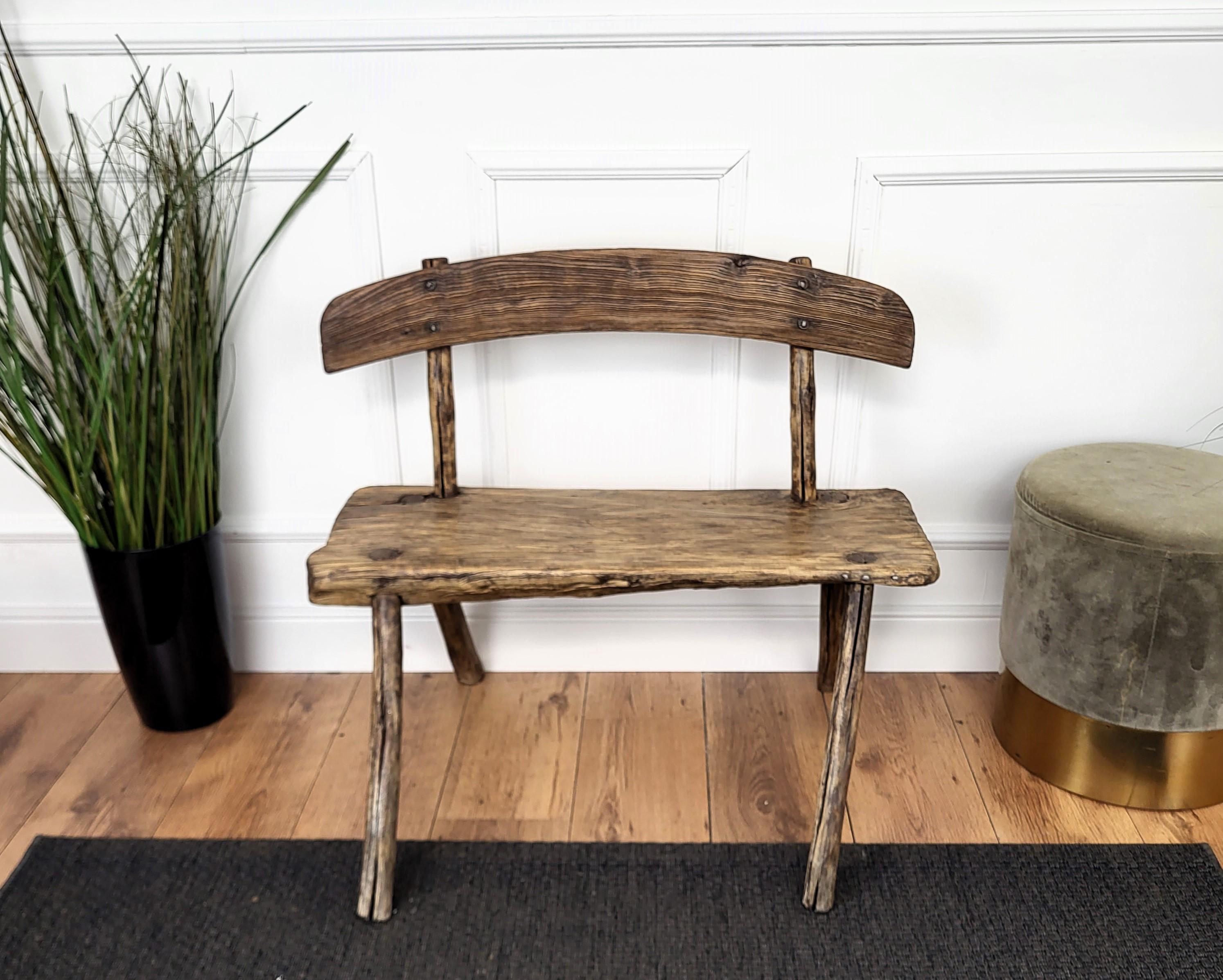 Beautiful Italian rustic country wooden bench, with backrest and typical legs in original aged natural color giving the rich and beautiful patina that makes it look wonderful in every interior. 

The design world has long held a special place for
