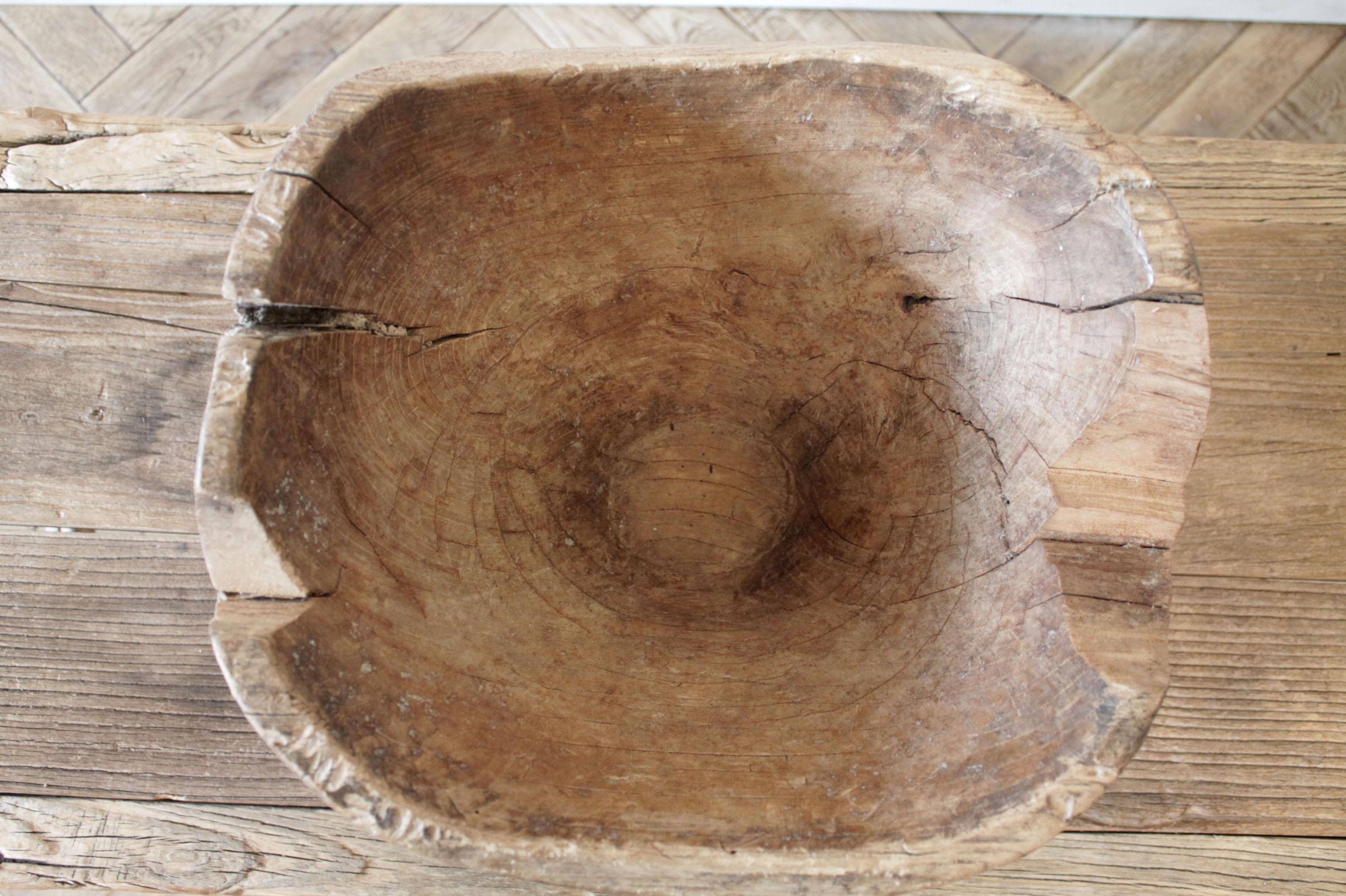 Primitive Rustic Style Tree Trunk Wood Bowl In Good Condition In Old Town Orange, CA