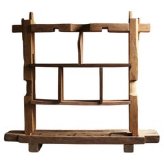 Étagère primitive d'un artiste de France