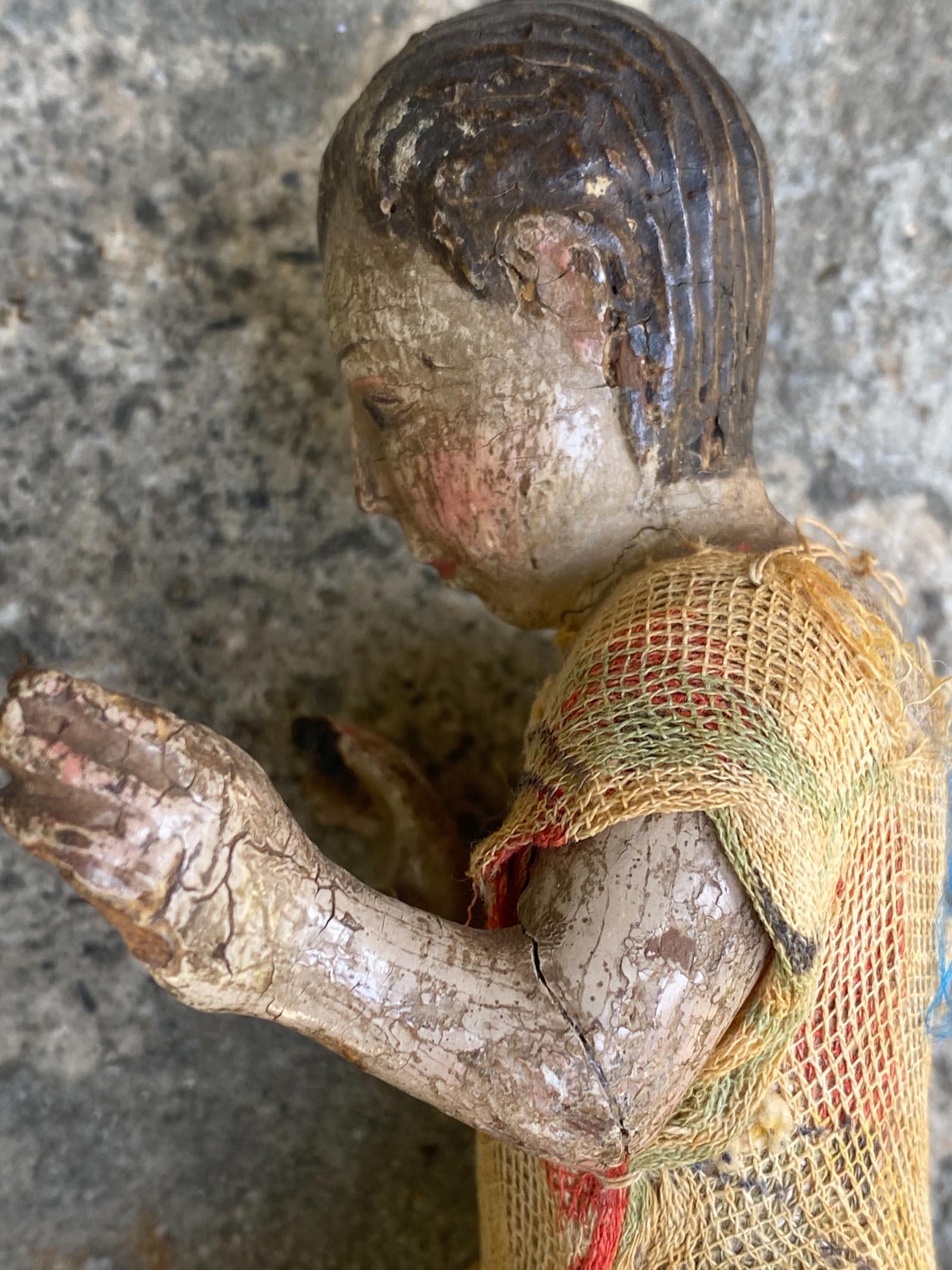 Guatémaltèque Primitif Petit Coloni espagnol sur chaise en vente