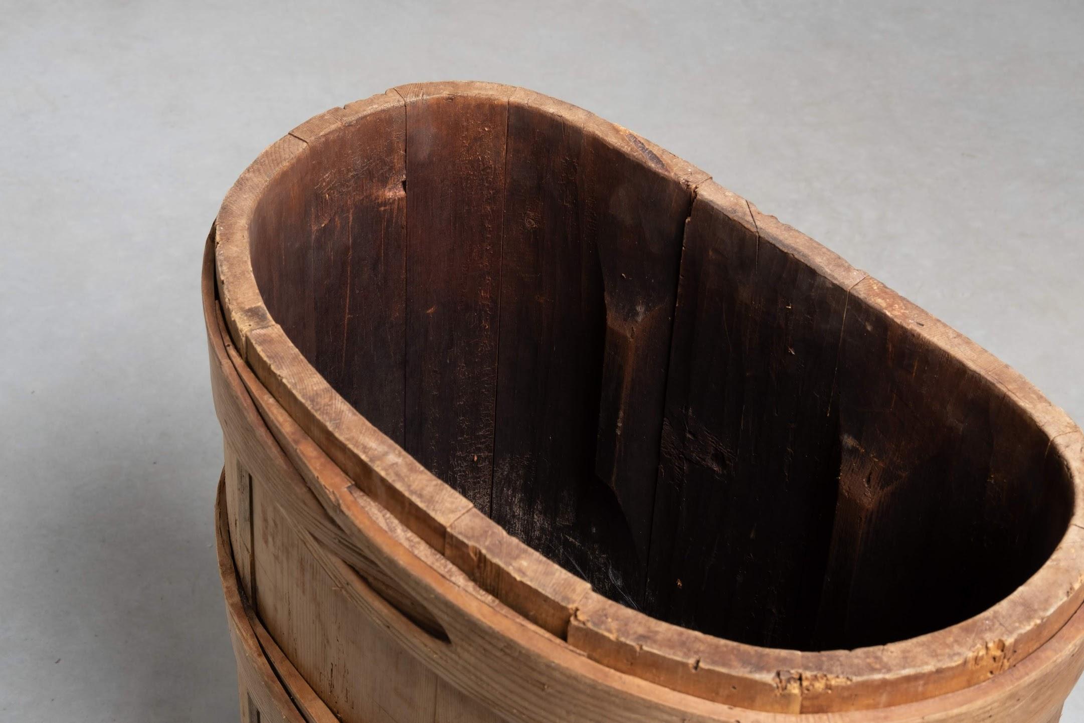 Primitive Solid Spruce Bucket, Italy, circa 1800 For Sale 1