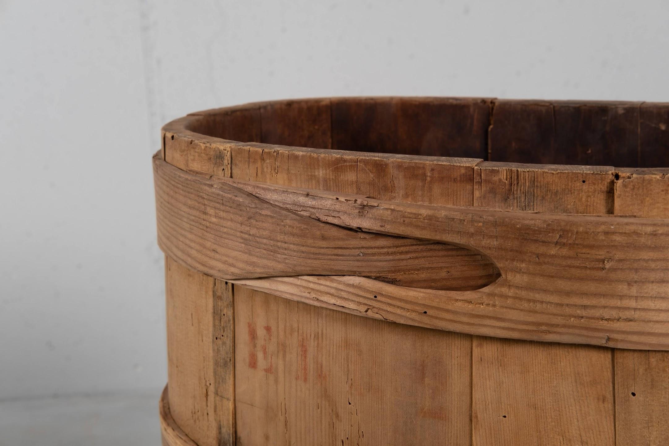 Primitive Solid Spruce Bucket, Italy, circa 1800 For Sale 2