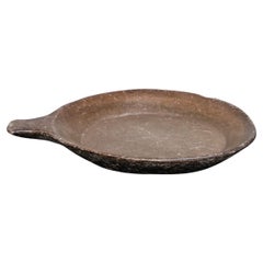 Piatto primitivo nepalese in pietra