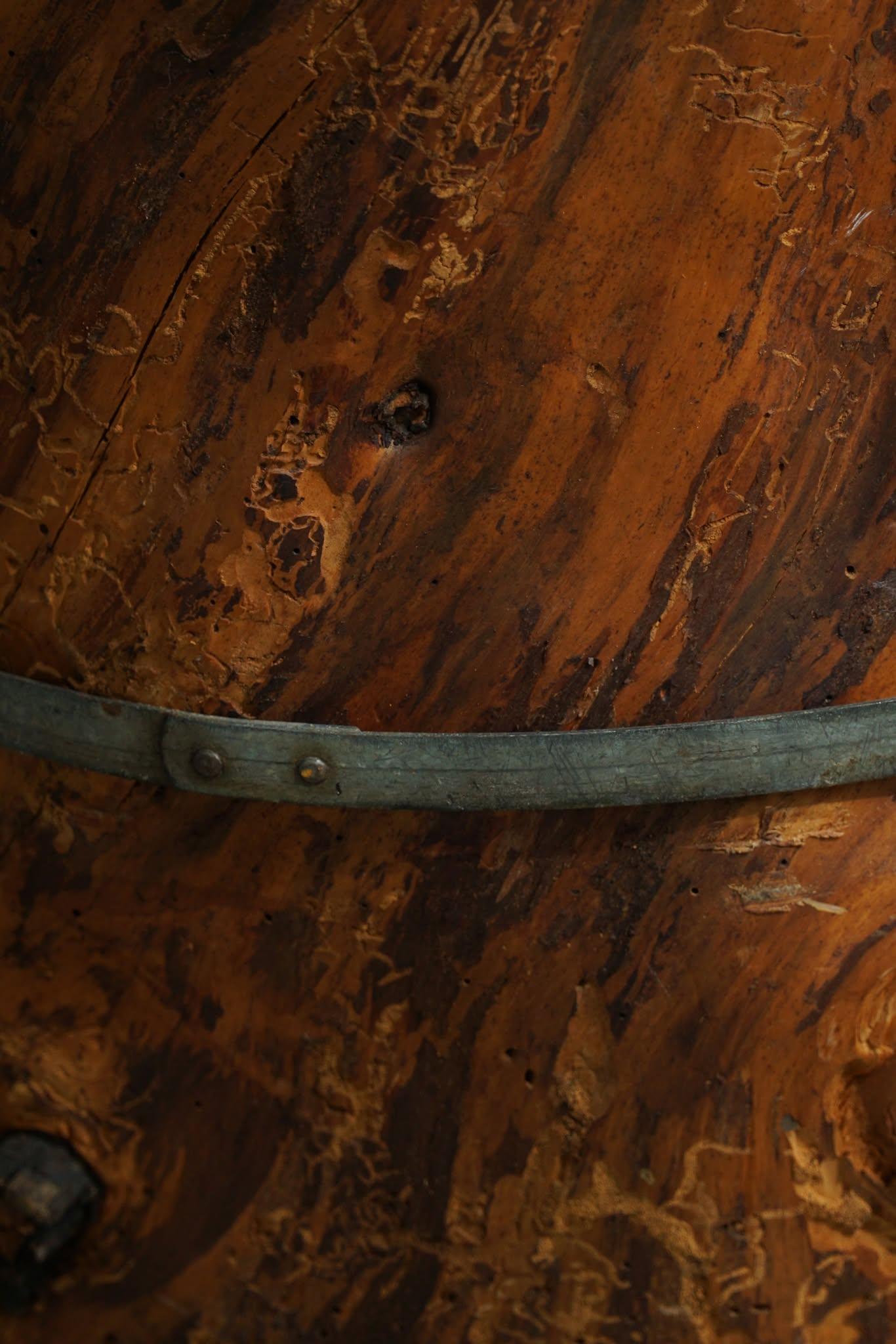 Sedia primitiva in legno di pino, intagliata a mano, moderna svedese, Wabi Sabi, anni '1900 in vendita 2