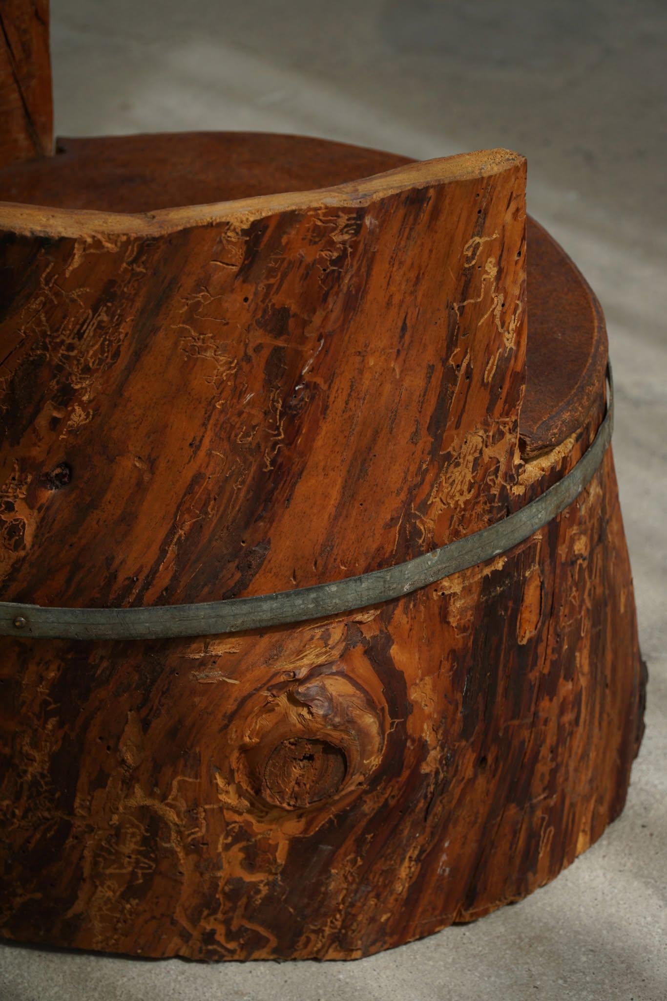 Sedia primitiva in legno di pino, intagliata a mano, moderna svedese, Wabi Sabi, anni '1900 in vendita 4