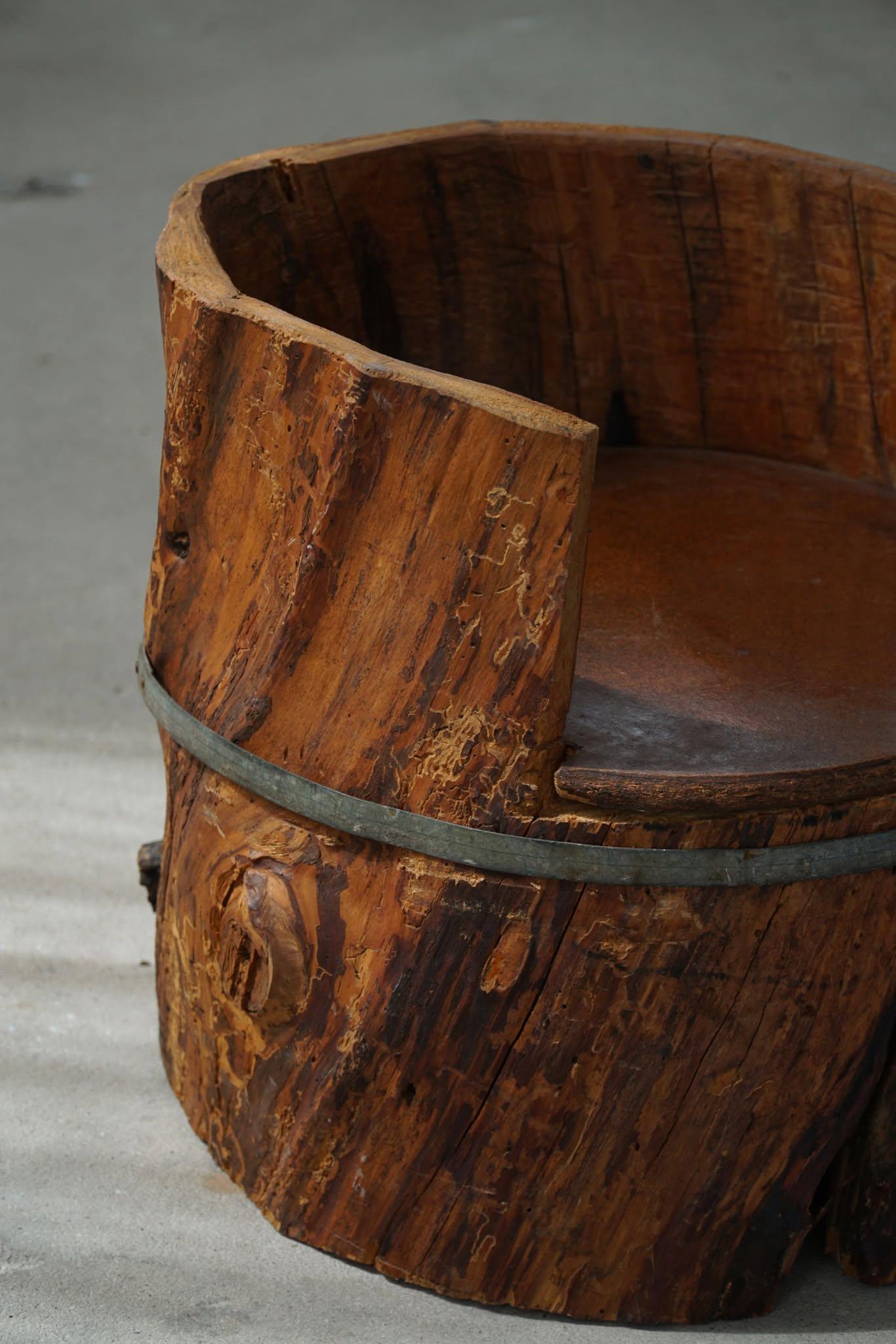 Sedia primitiva in legno di pino, intagliata a mano, moderna svedese, Wabi Sabi, anni '1900 in vendita 5