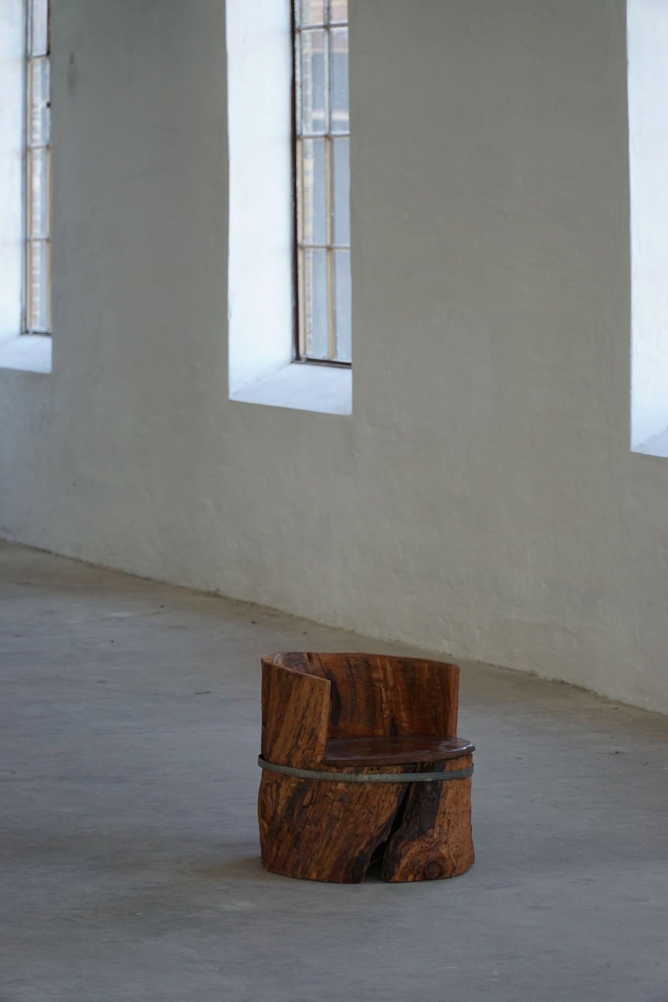 Sedia primitiva in legno di pino, intagliata a mano, moderna svedese, Wabi Sabi, anni '1900 in vendita 6