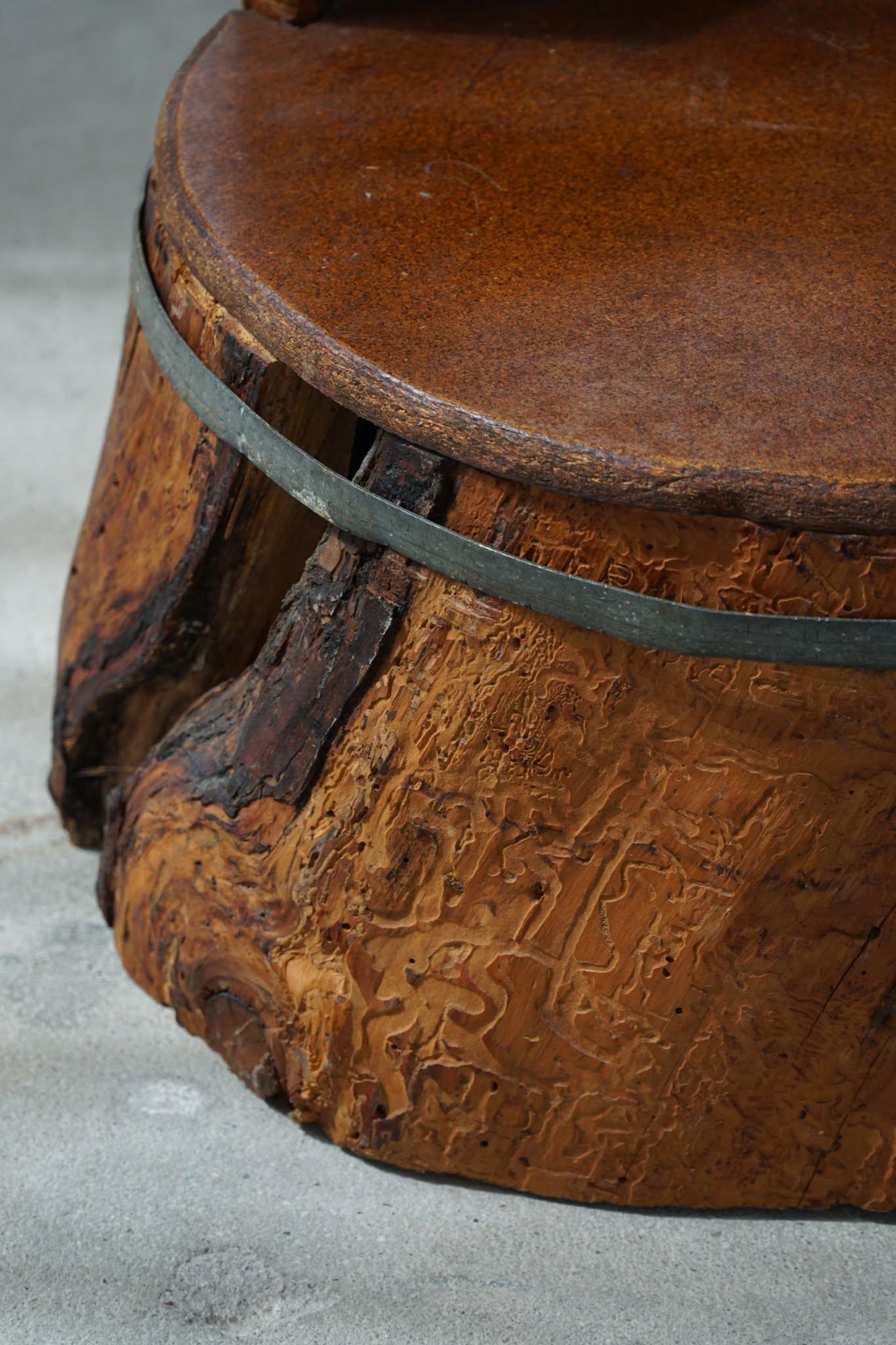 Pino Sedia primitiva in legno di pino, intagliata a mano, moderna svedese, Wabi Sabi, anni '1900 in vendita