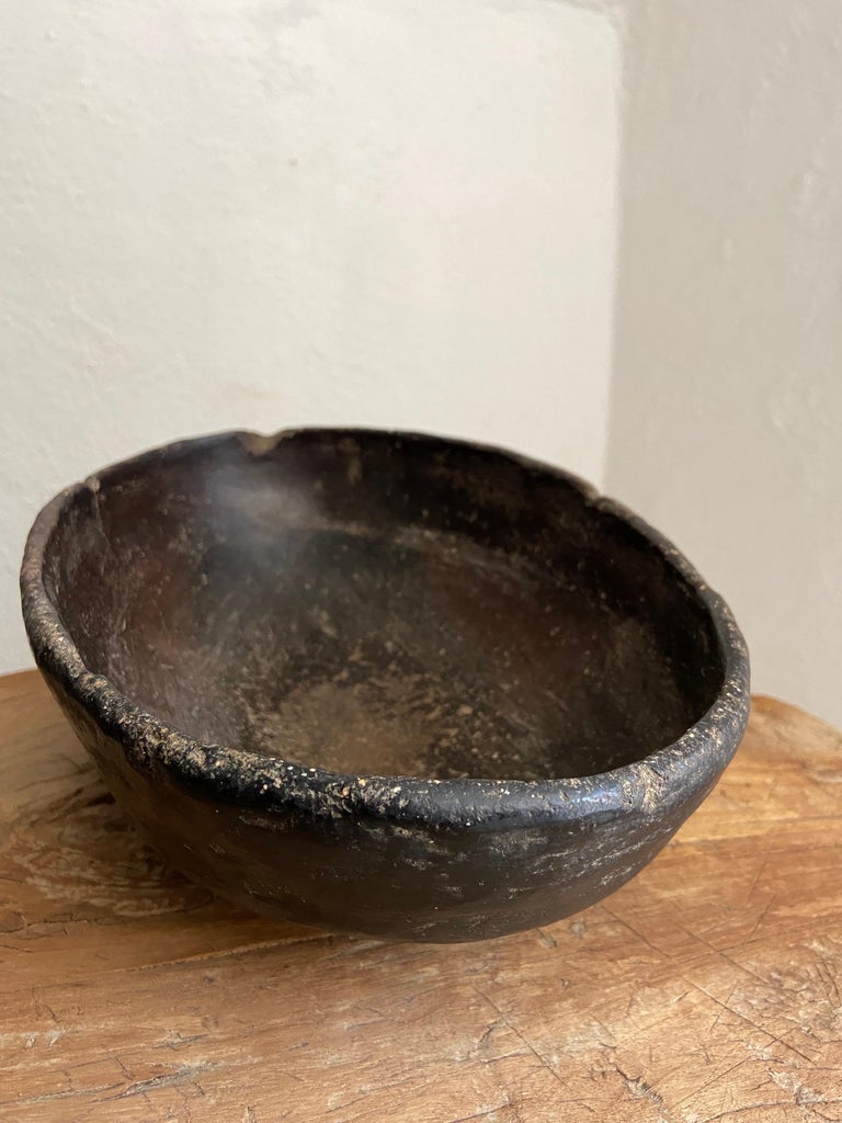 Primitive Styled Ceramic Bowl From The Mixteca Region of Oaxaca, Mexico For Sale 4