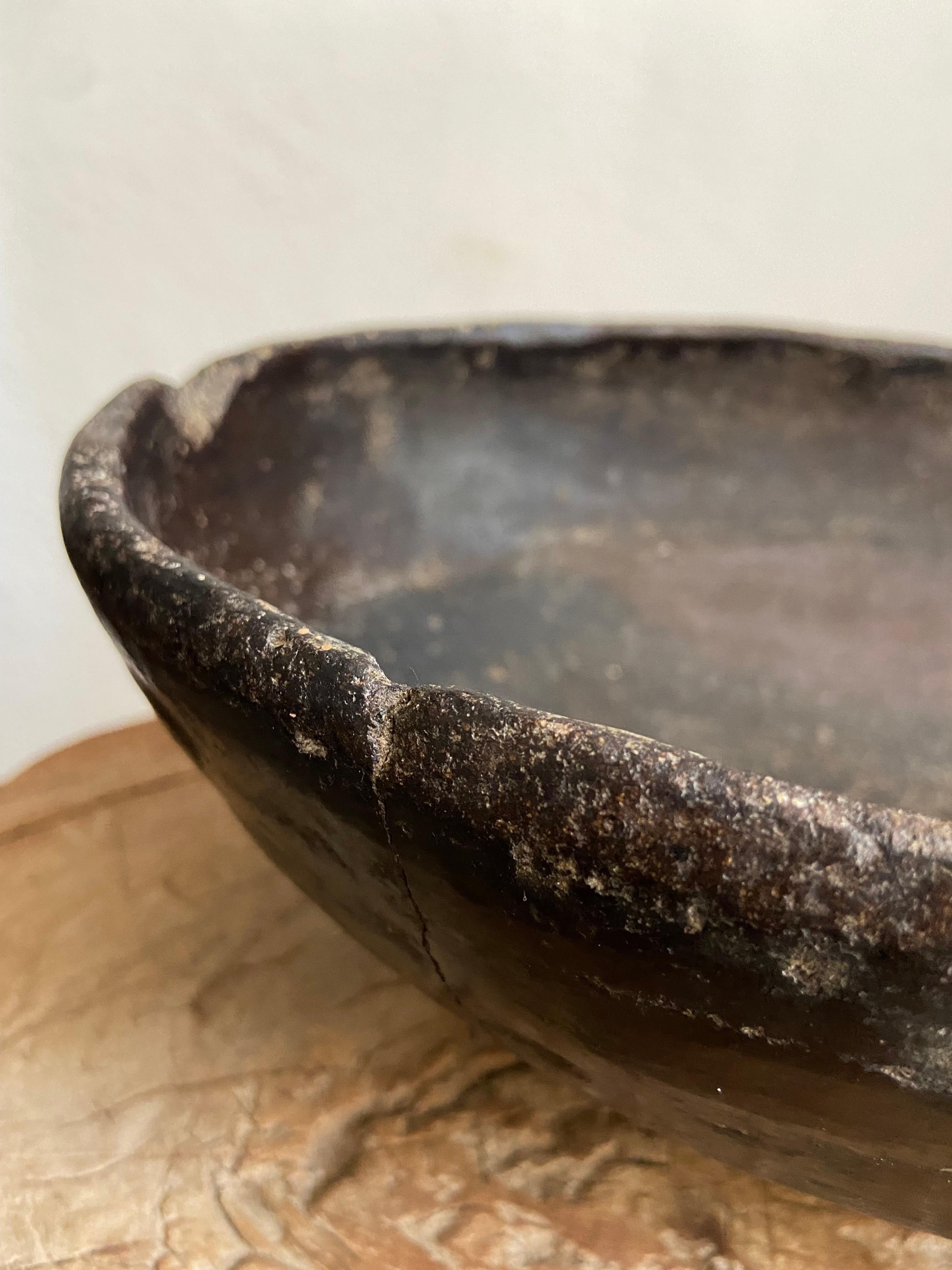 Primitive Styled Ceramic Bowl From The Mixteca Region of Oaxaca, Mexico In Fair Condition In San Miguel de Allende, Guanajuato