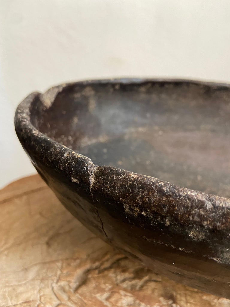 Mid-20th Century Primitive Styled Ceramic Bowl From The Mixteca Region of Oaxaca, Mexico For Sale