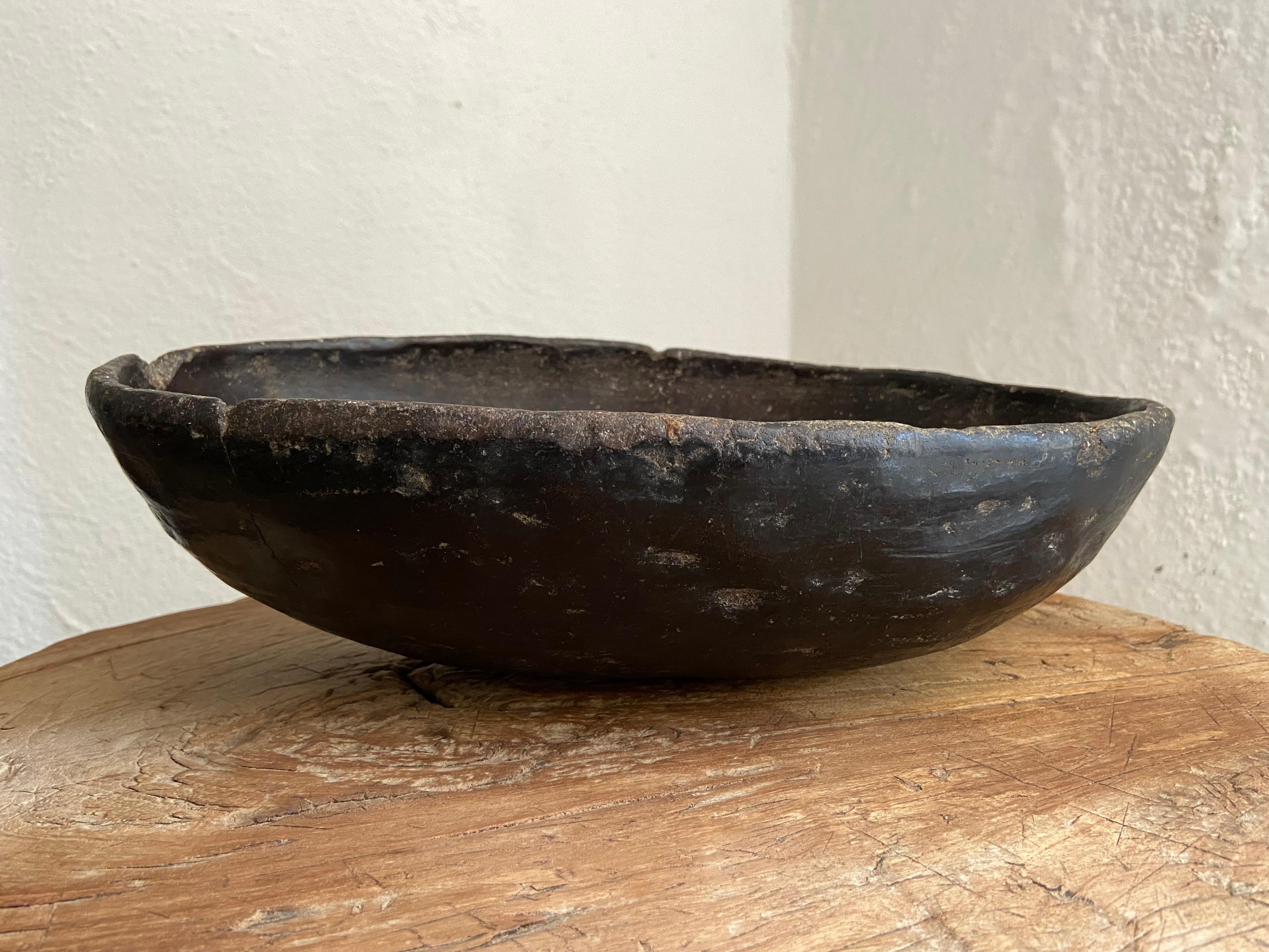 Mid-20th Century Primitive Styled Ceramic Bowl From The Mixteca Region of Oaxaca, Mexico