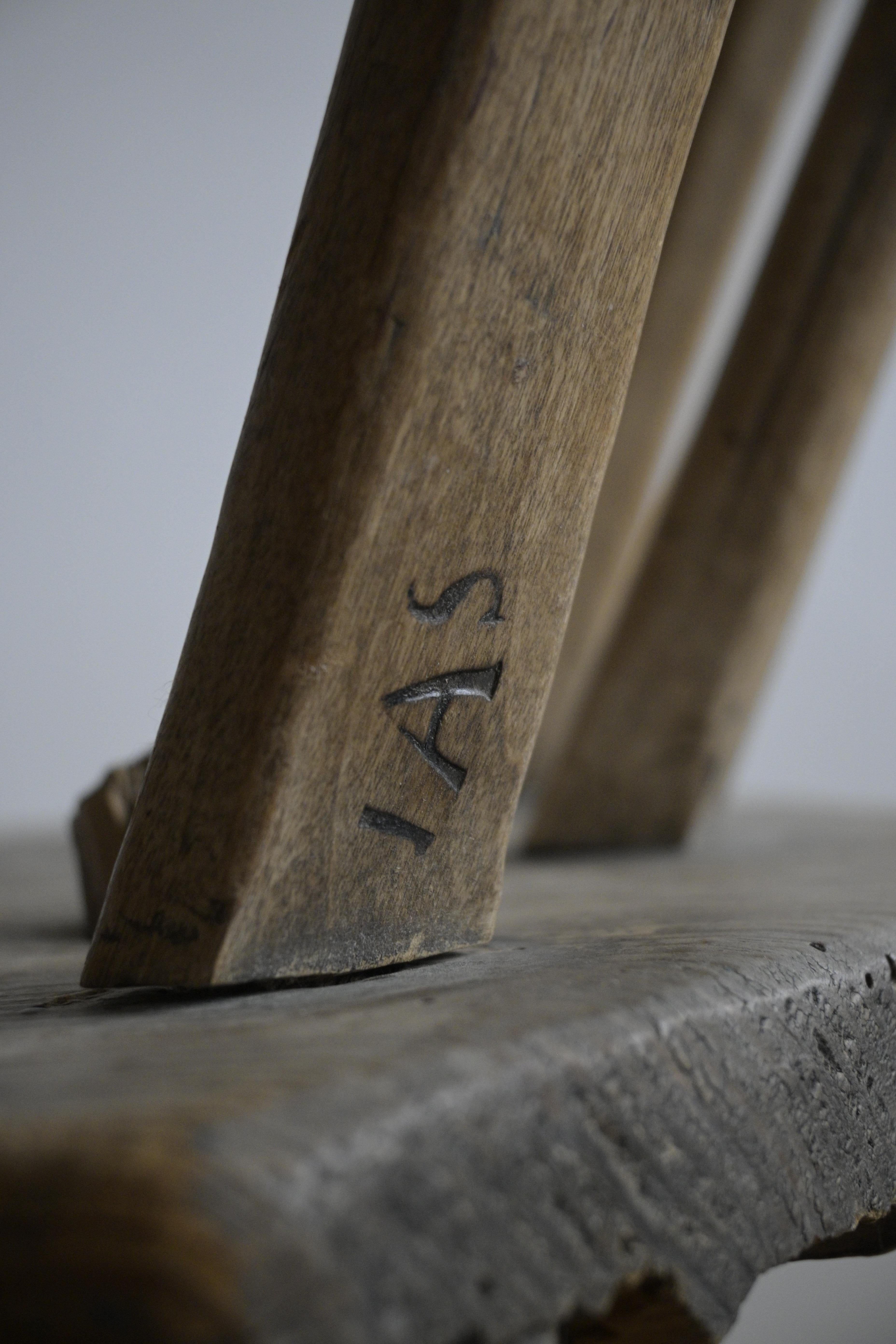 Tabouret d'enfant suédois primitif début 18ème siècle Bon état - En vente à Farsta, SE
