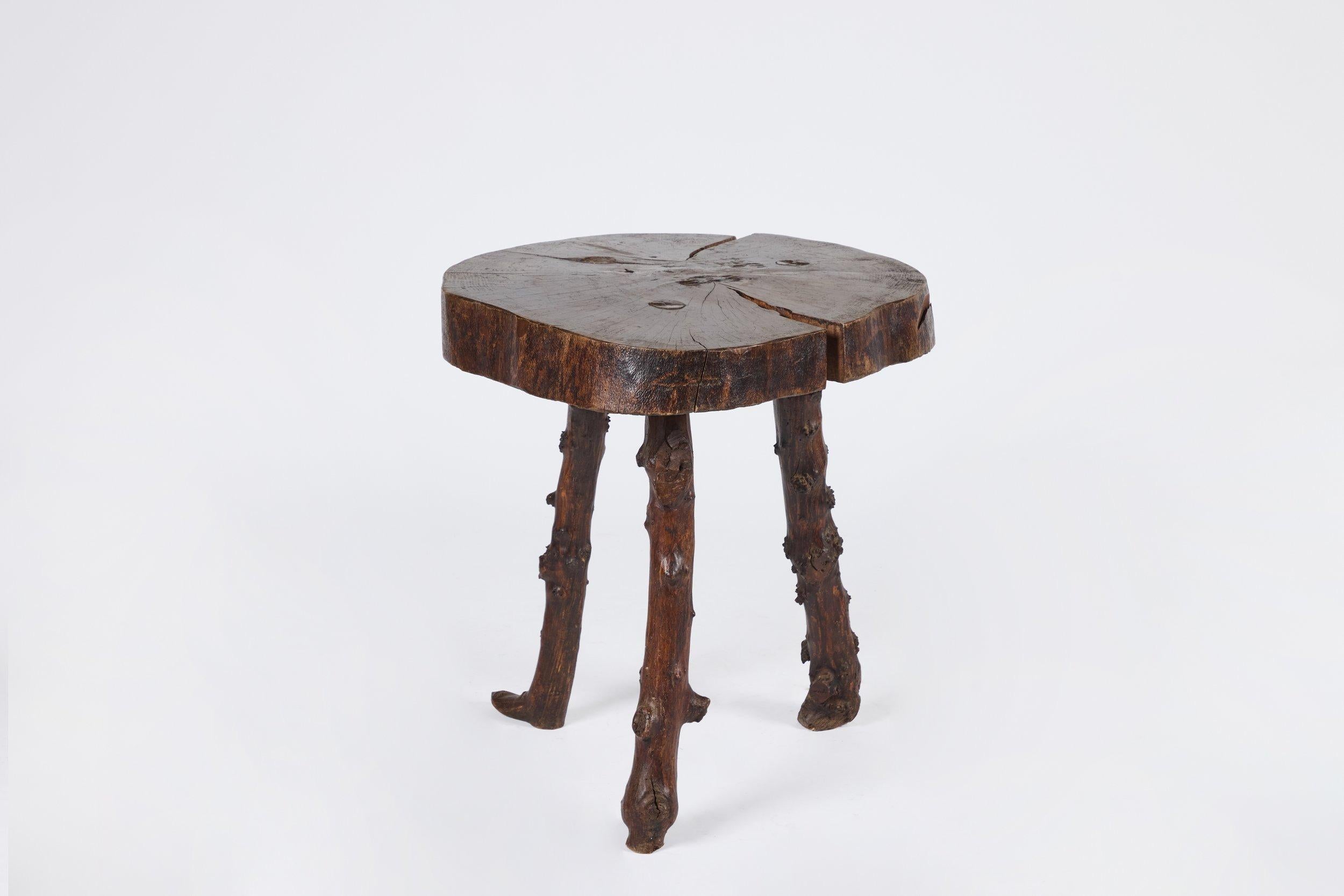 Américain Ensemble table et tabouret primitif en vente