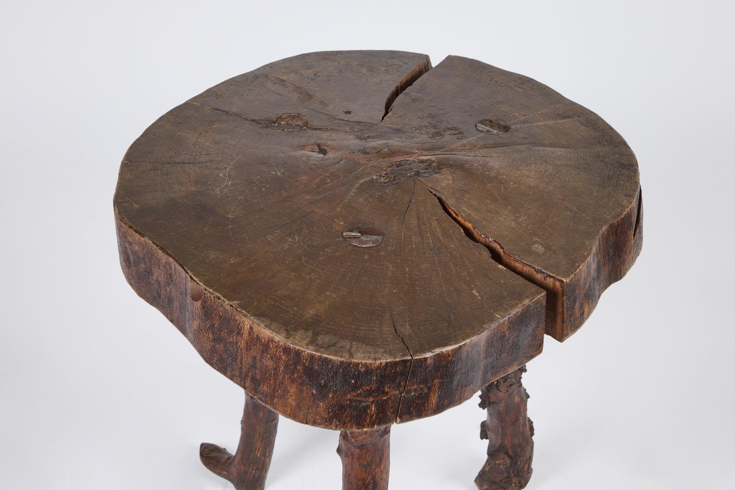 Ensemble table et tabouret primitif Excellent état - En vente à Studio City, CA