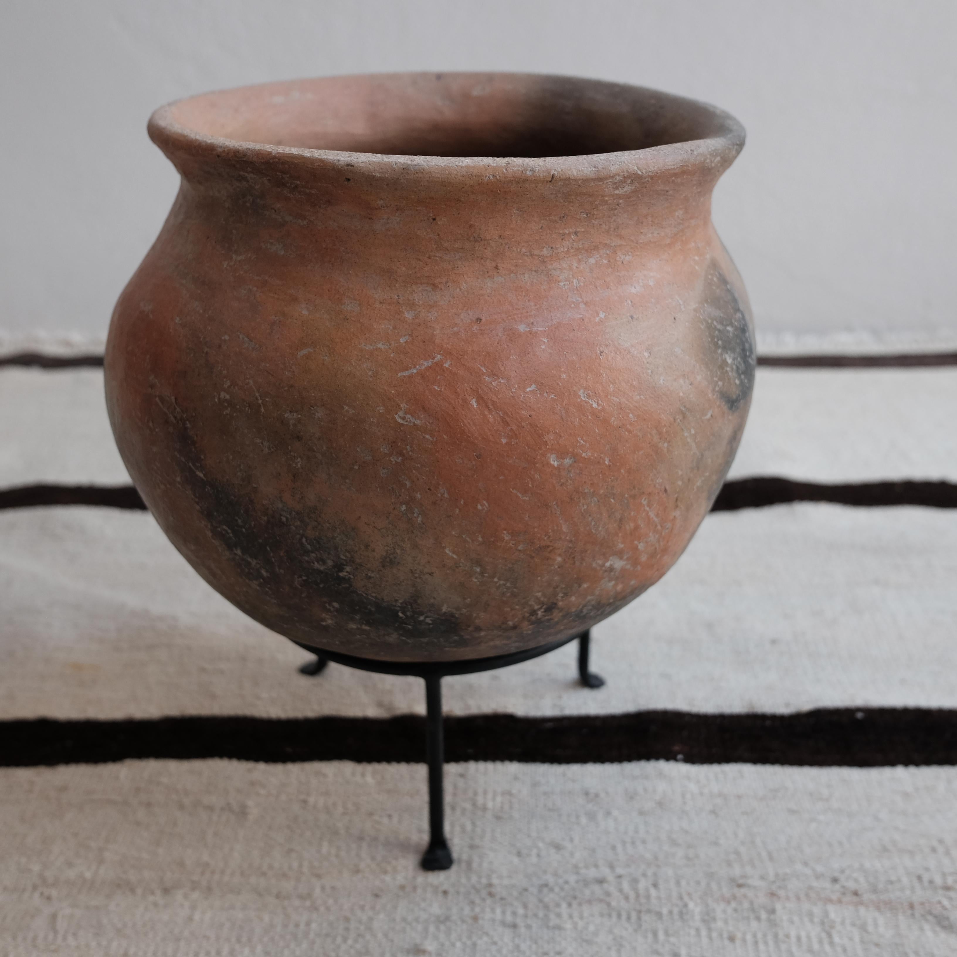 Primitive styled terracotta pot from the Mixteca region of Oaxaca, Mexico, circa 1980s. Primitive, rudimentary pottery is characteristic of the area.