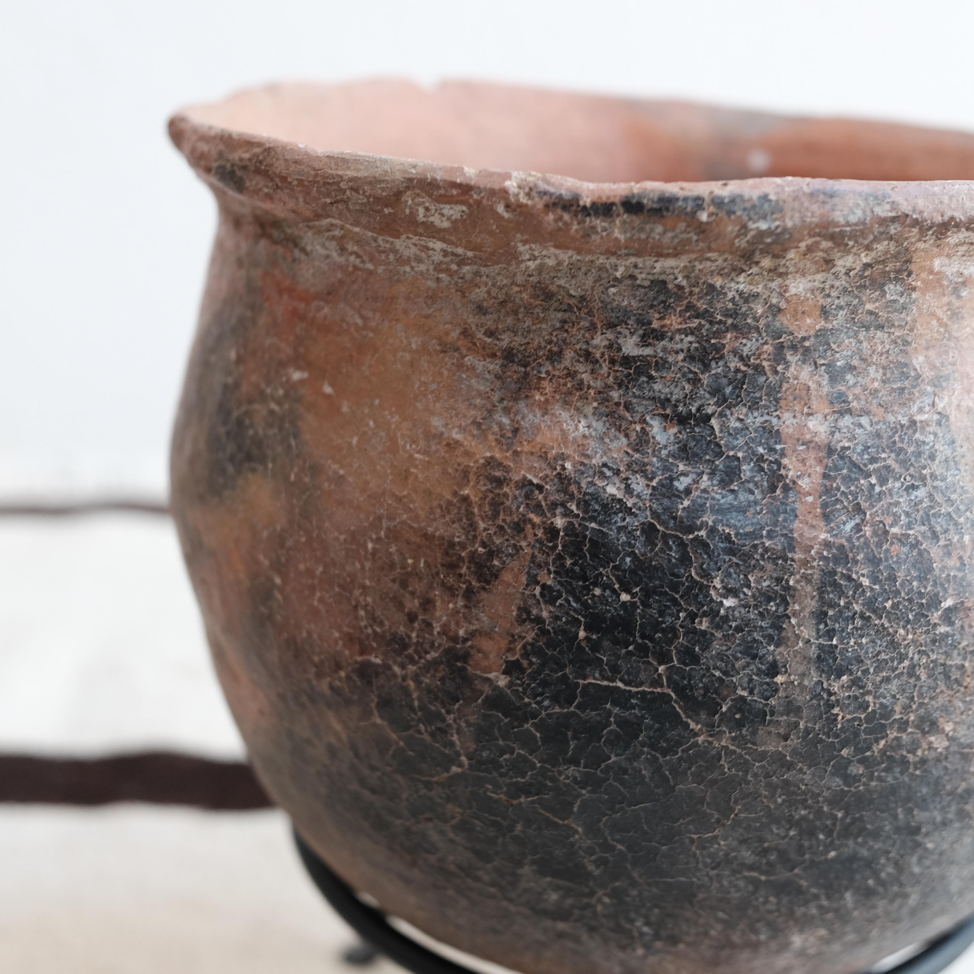 Primitive Terracotta Pot from Oaxaca, Mexico In Good Condition In San Miguel de Allende, Guanajuato